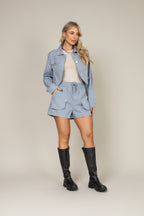 Conjunto de shorts e jaqueta