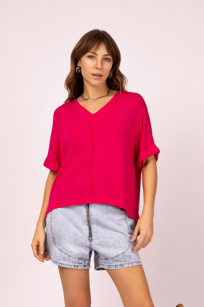 Blusa assimétrica com gola V