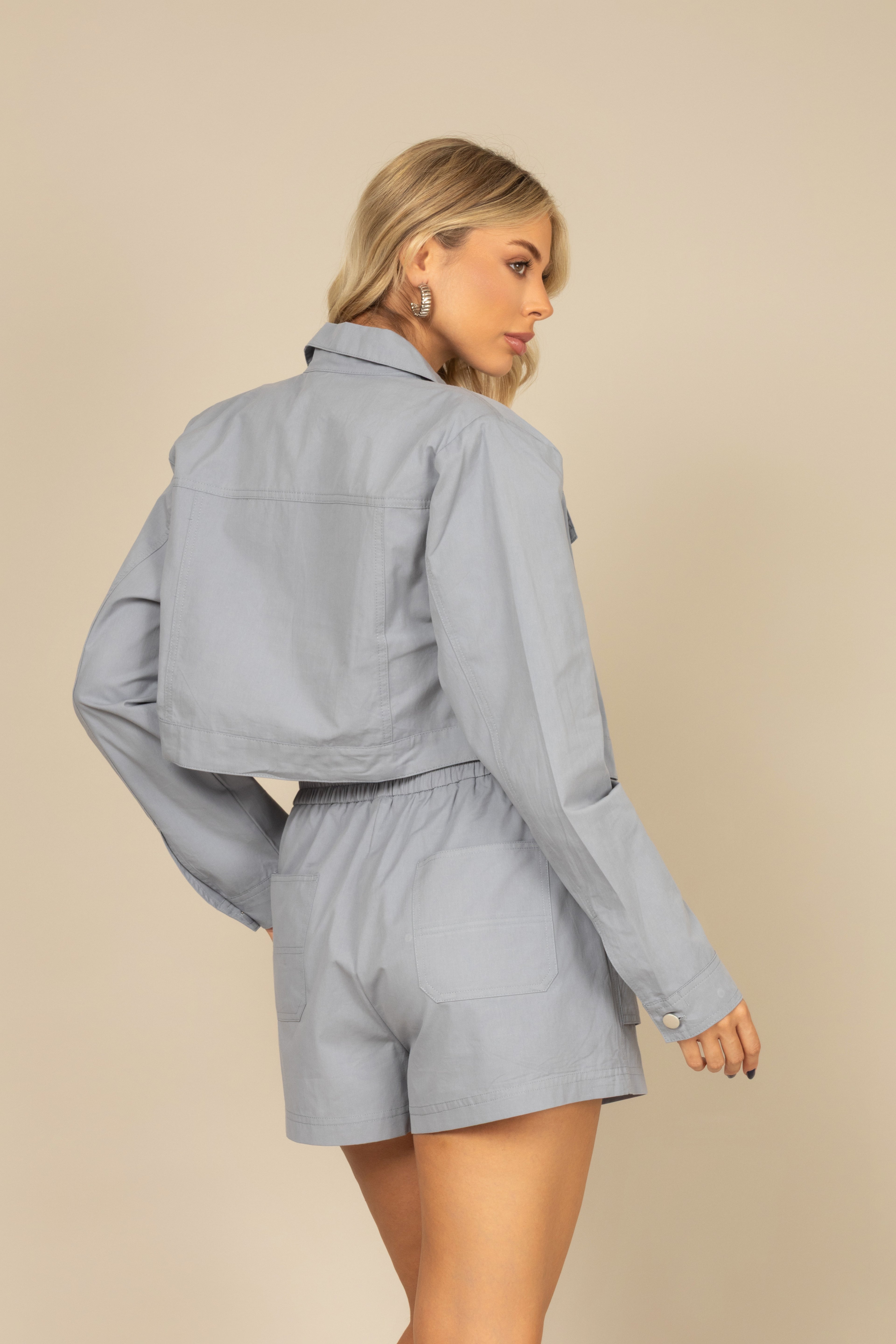 Conjunto de shorts e jaqueta