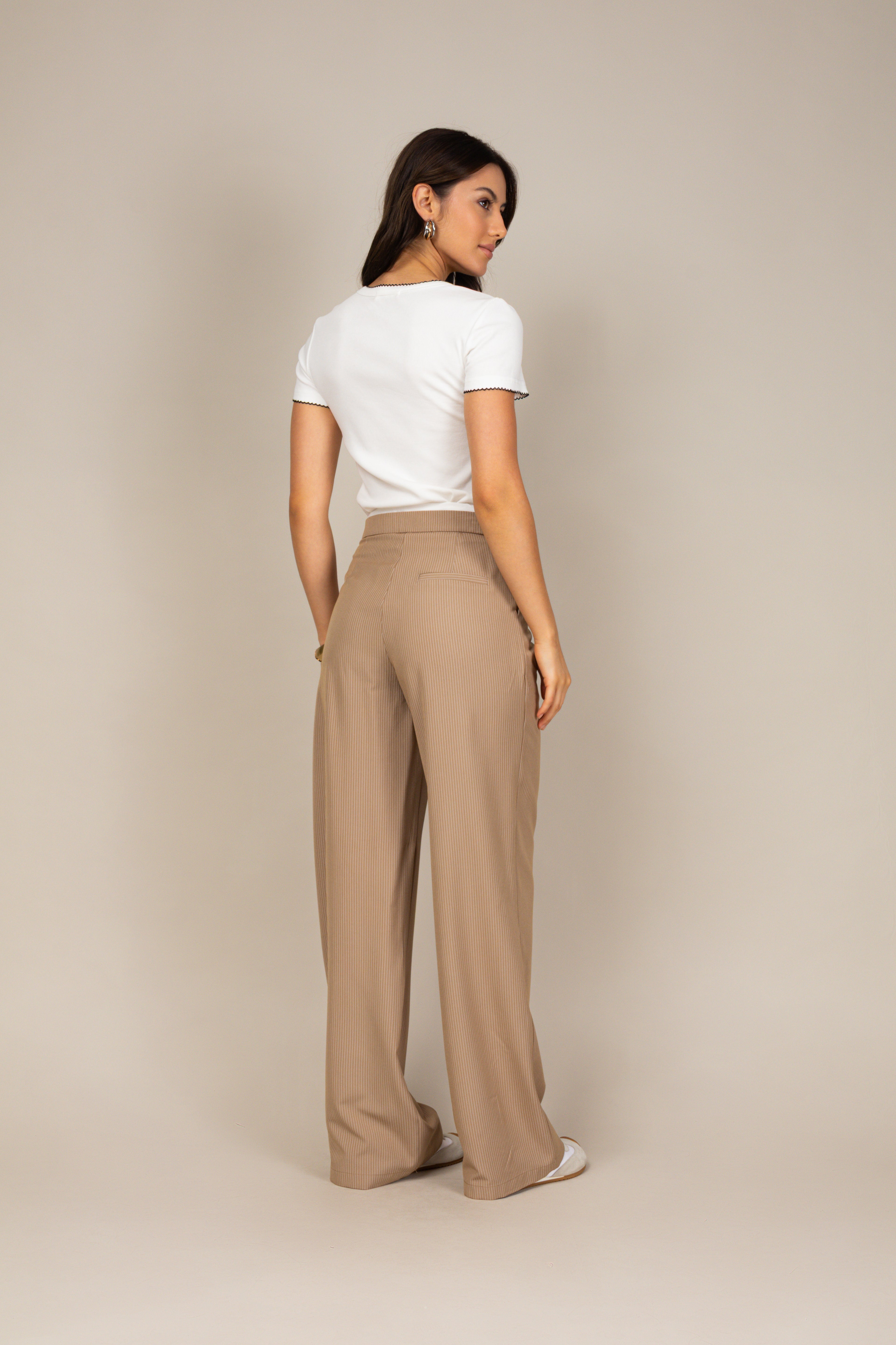 Calça pantalona risca de giz