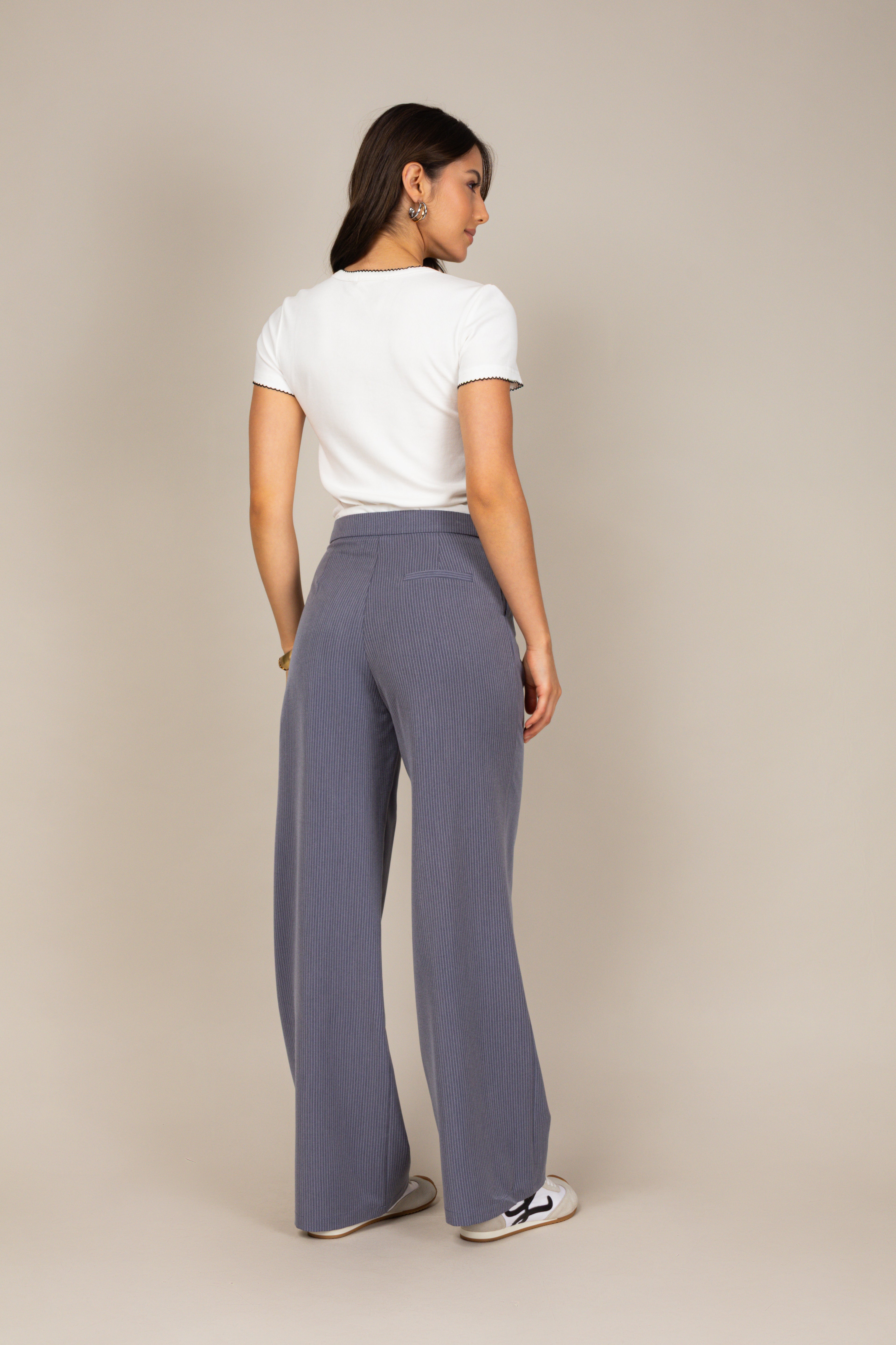 Calça pantalona risca de giz