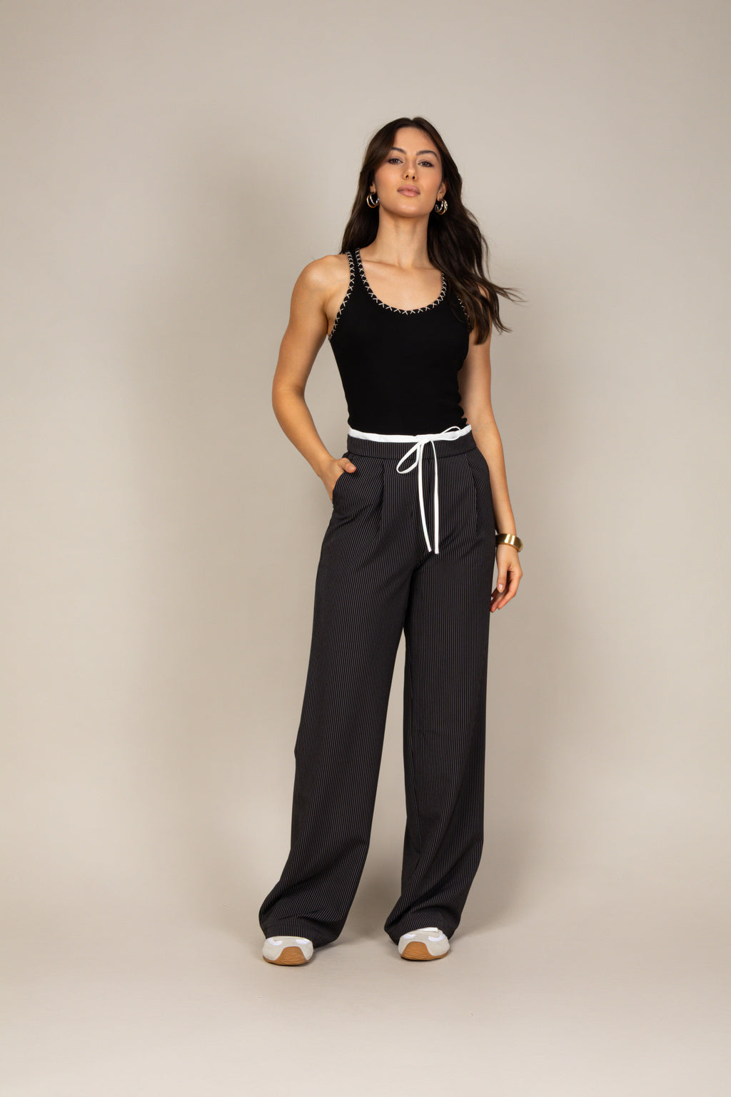 Calça pantalona risca de giz