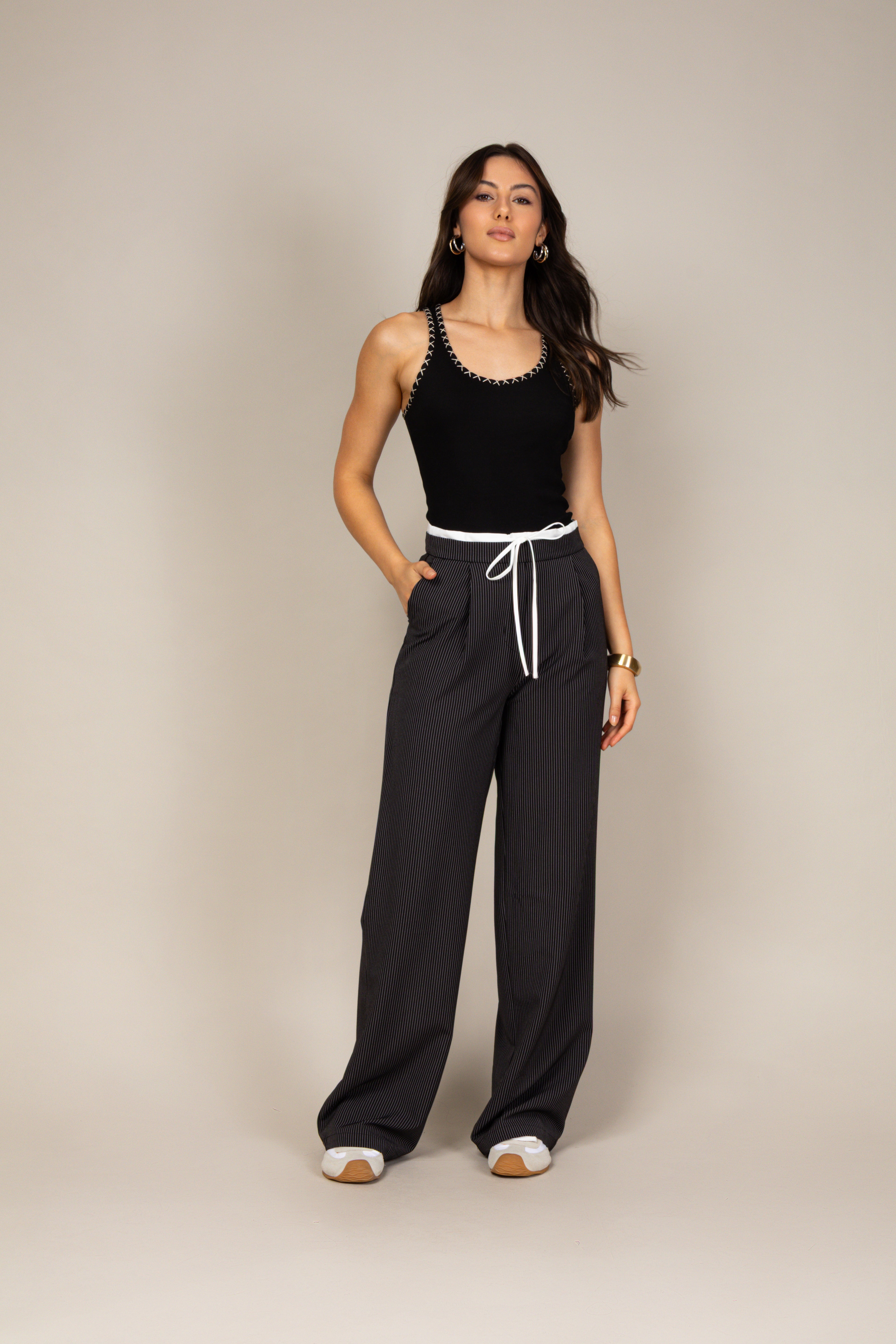 Calça pantalona risca de giz