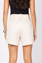 Short de alfaiataria com detalhes