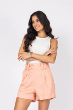 Short de alfaiataria com detalhes