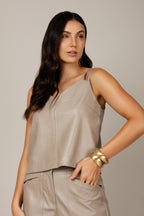 Blusa regata em couro