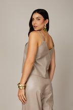 Blusa regata em couro