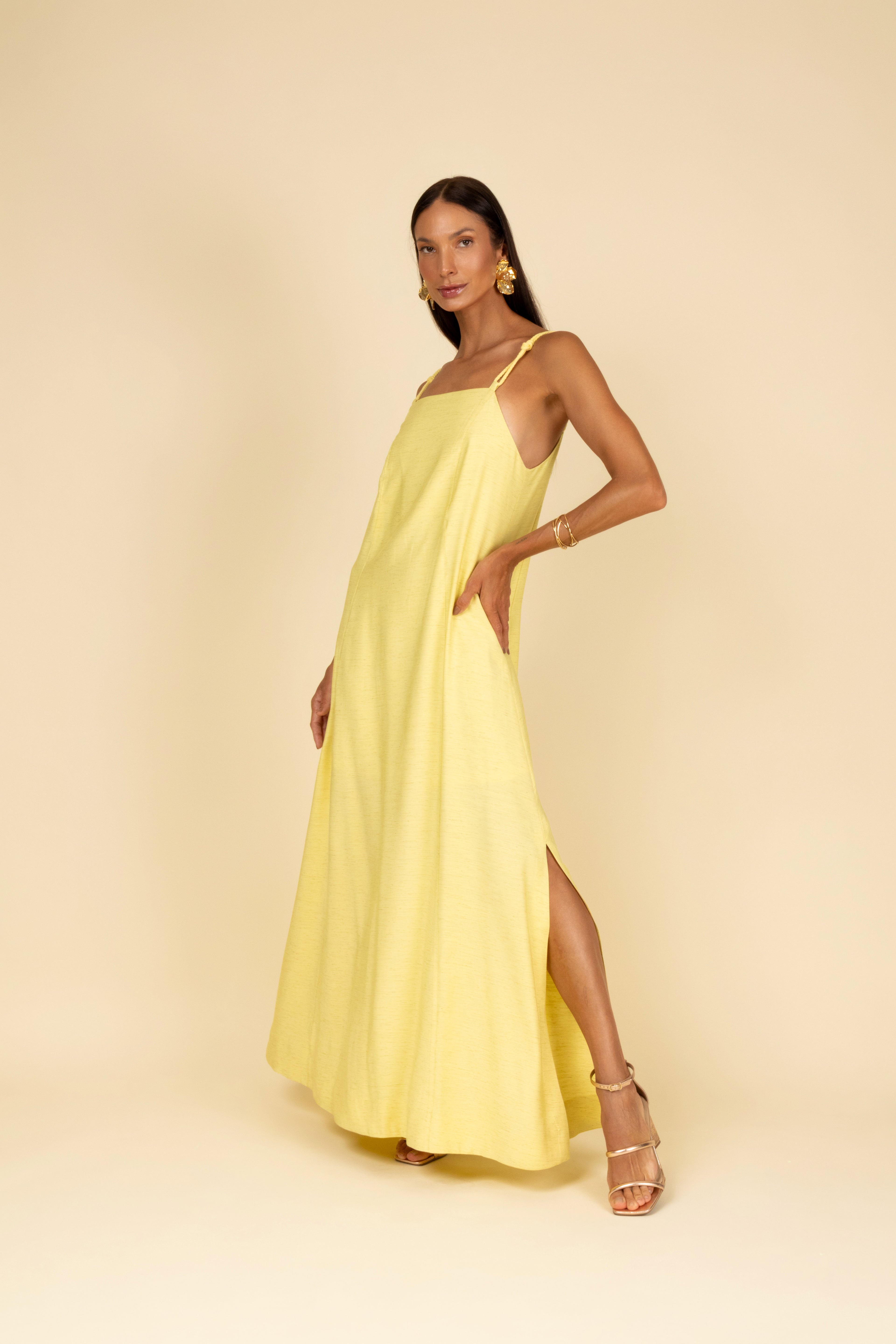 Vestido midi de alças trançadas