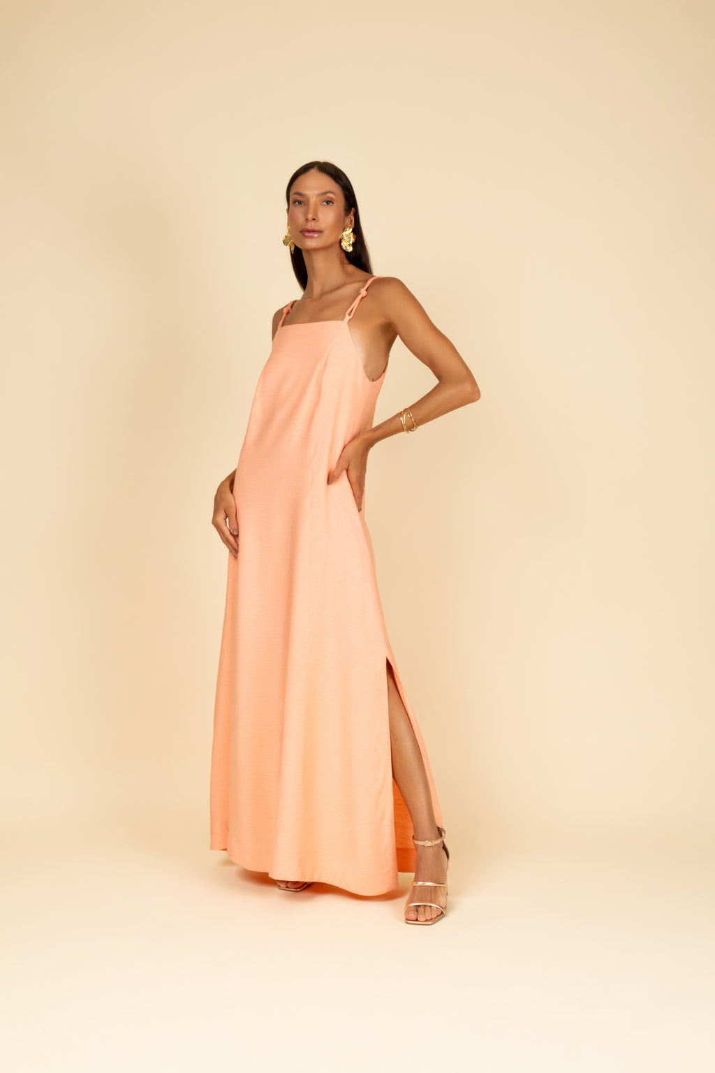 Vestido longo de alças trançadas