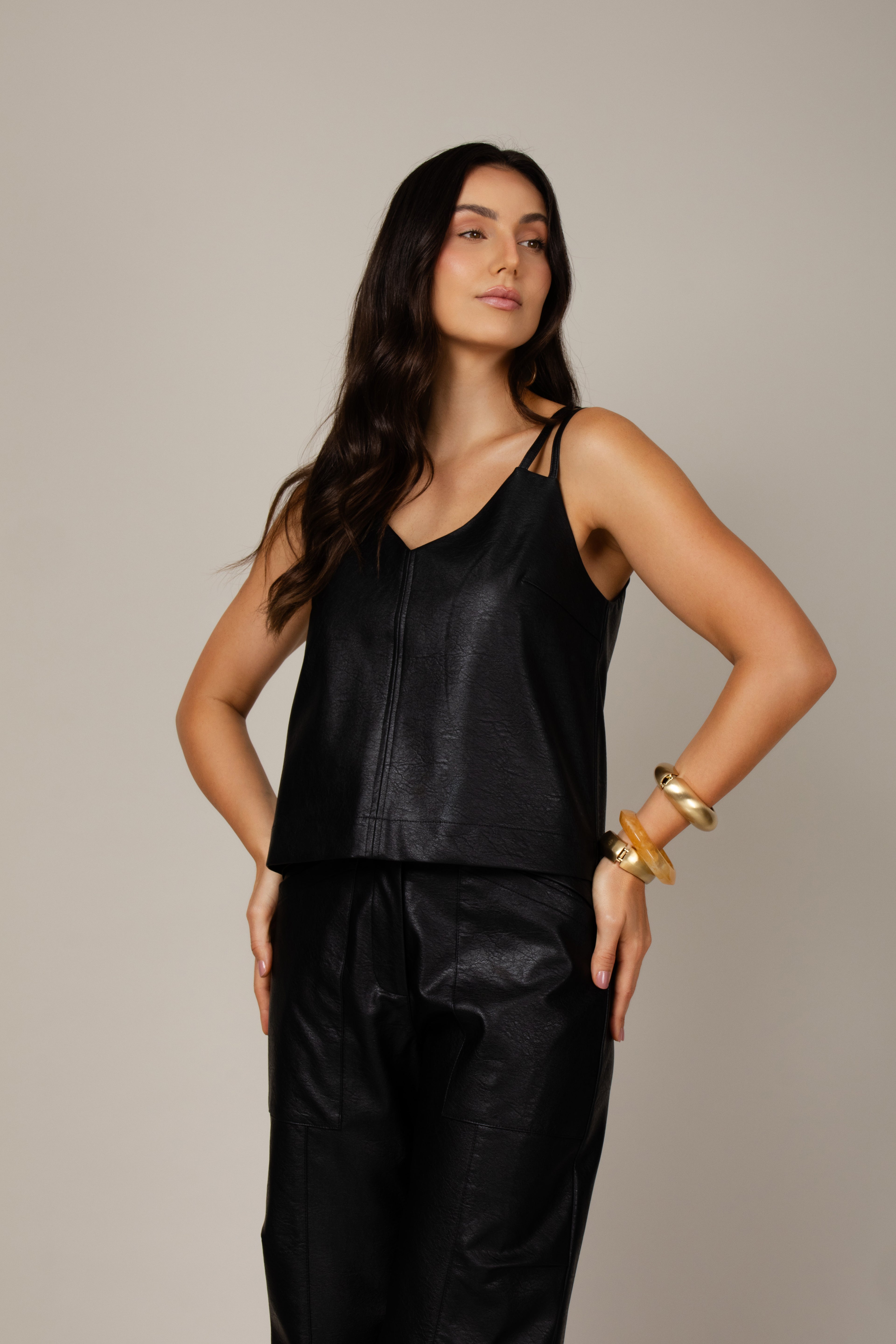 Blusa regata em couro