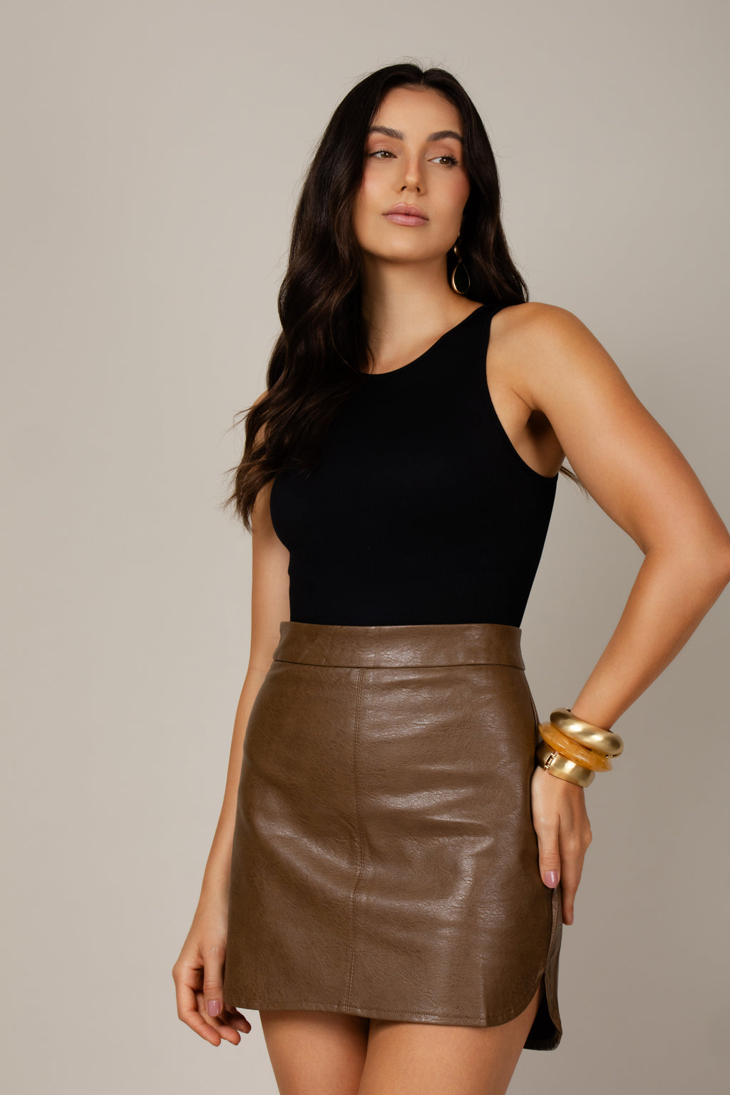 Saia curta cintura alta couro