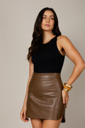 Saia curta cintura alta couro