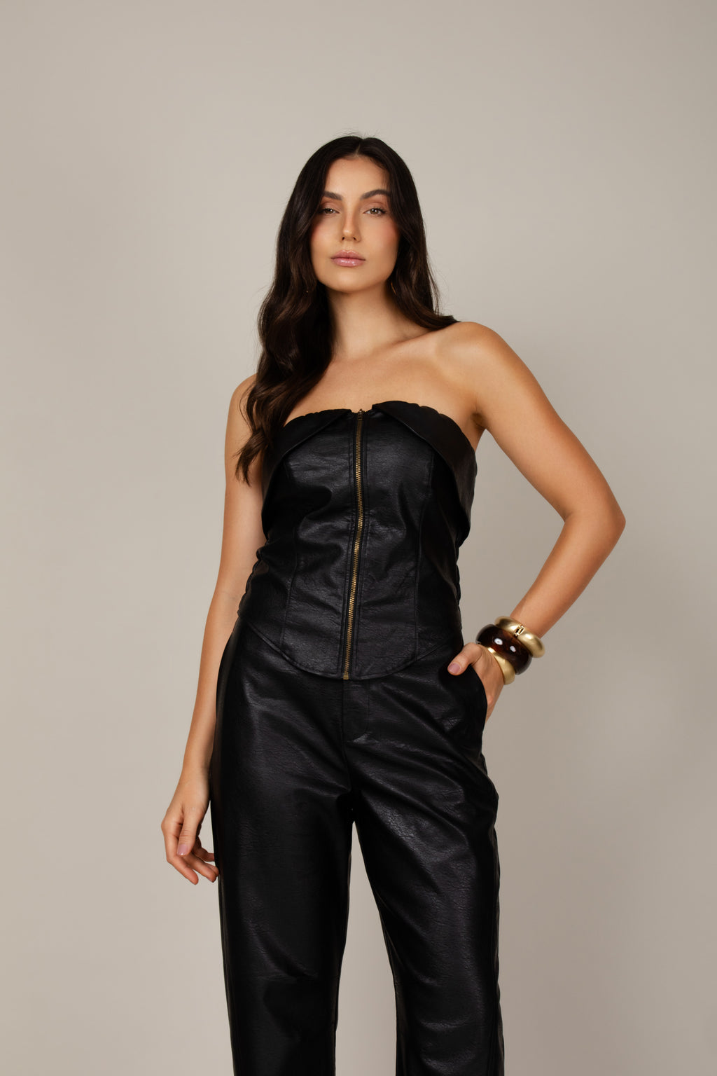 Blusa corset em couro eco
