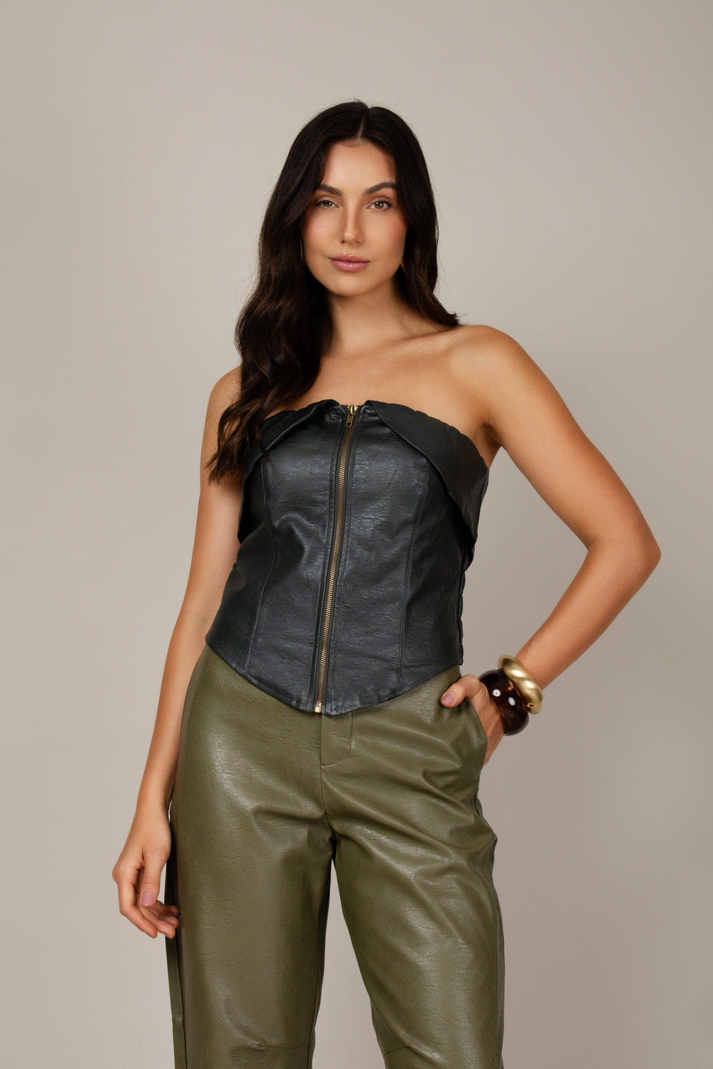 Blusa corset em couro eco