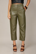 Calça barrel em couro eco