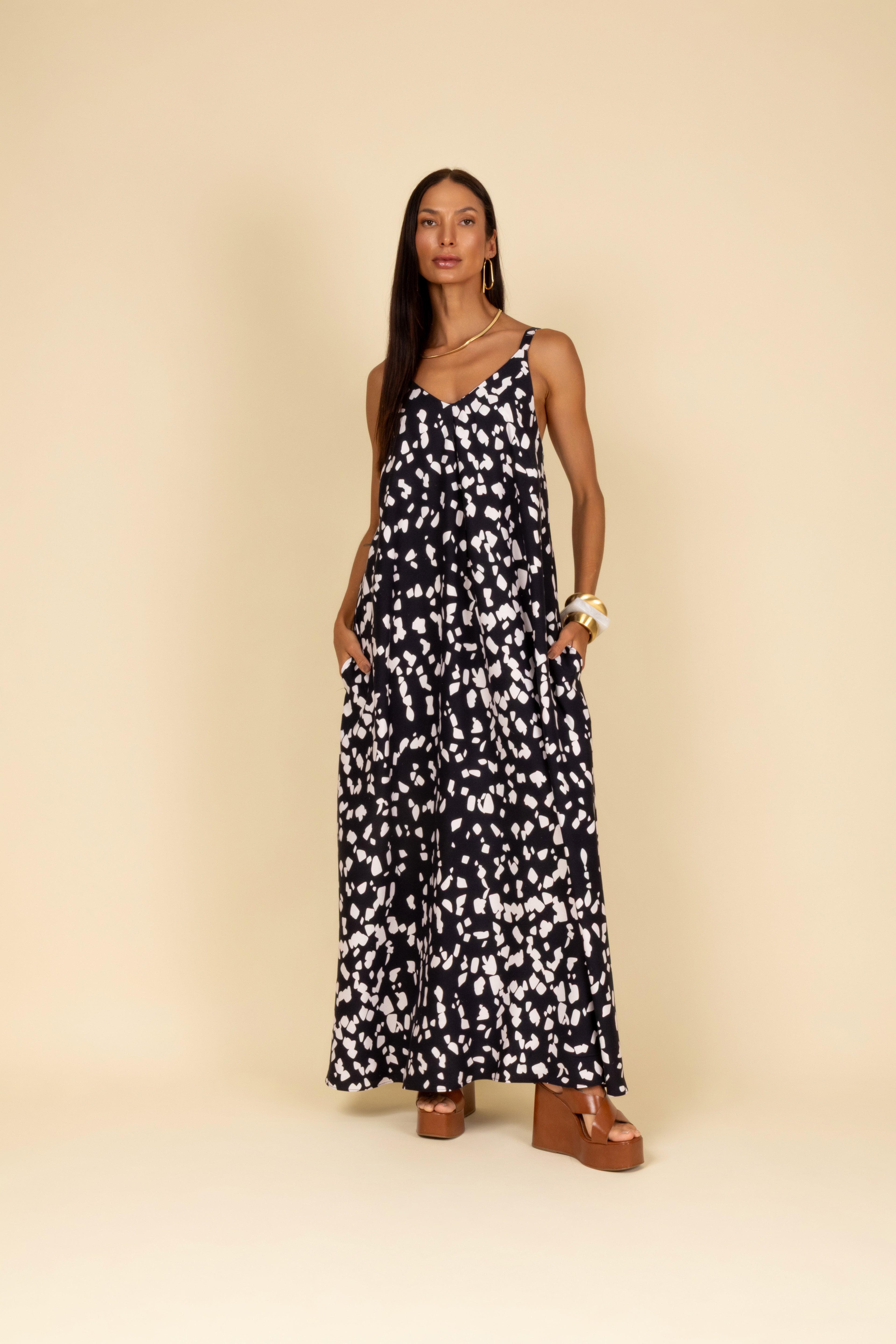 Vestido longo com estampa abstrata