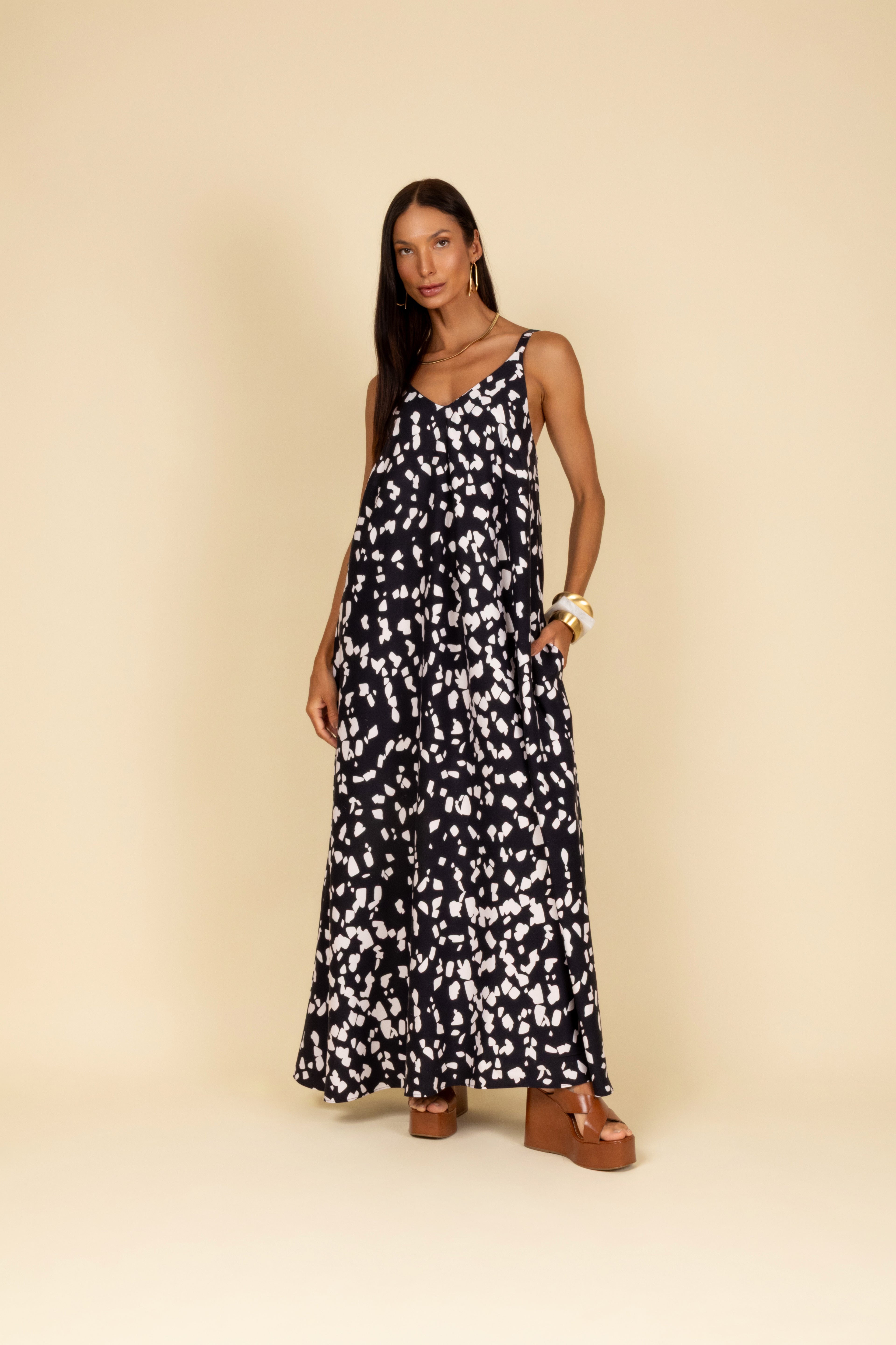 Vestido longo com estampa abstrata