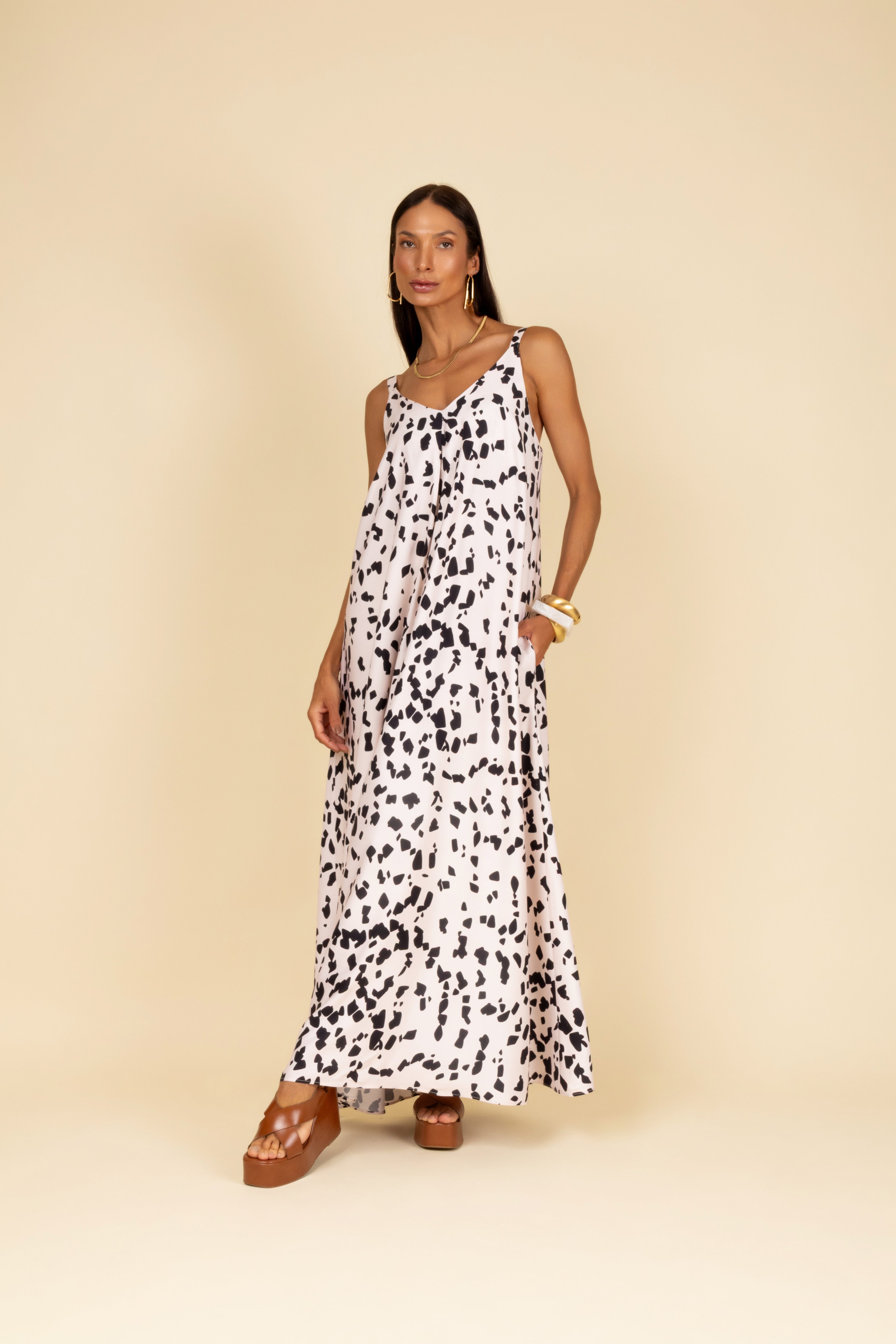 Vestido longo com estampa abstrata