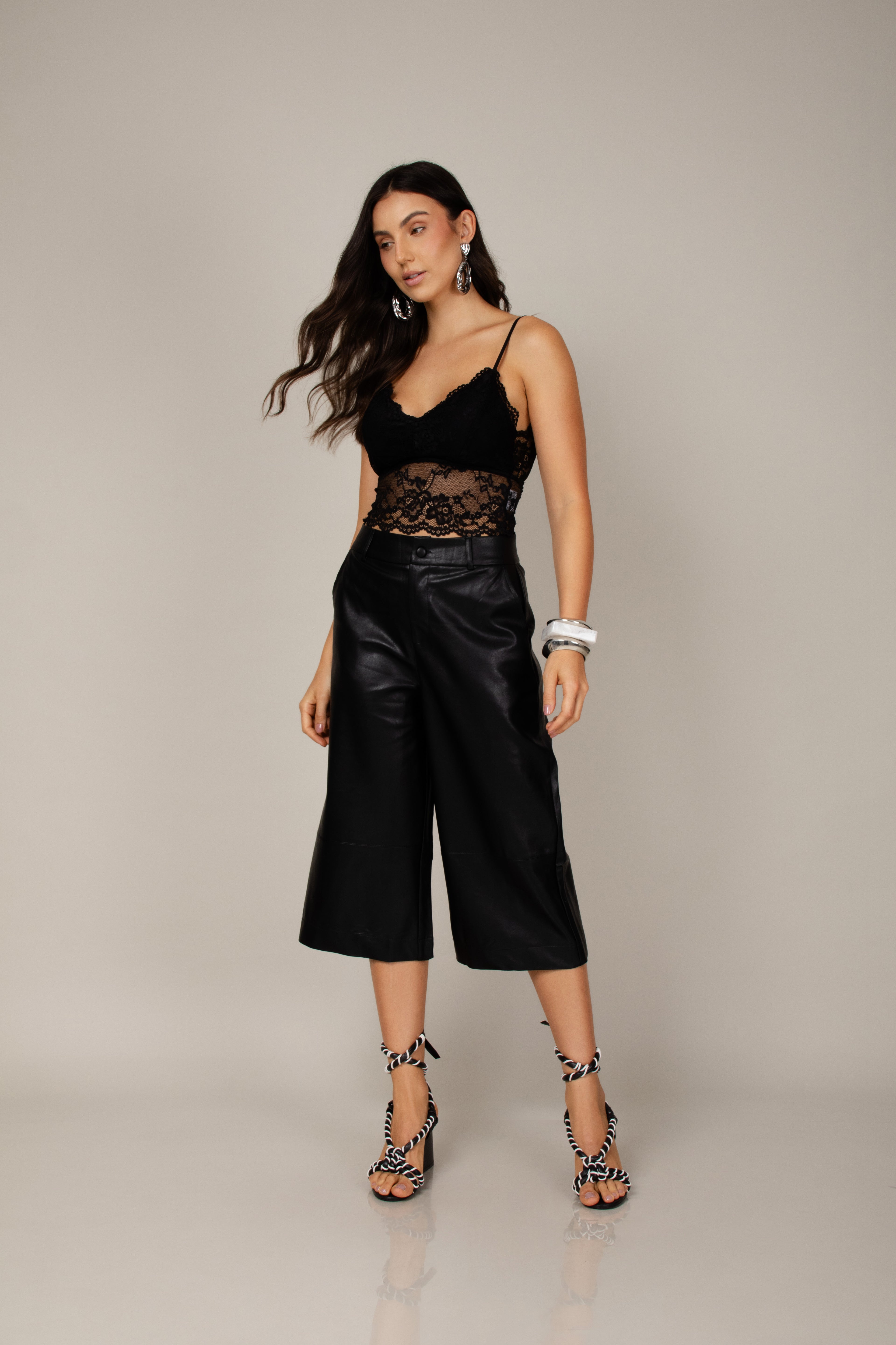 Calça pantacourt couro