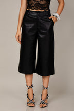 Calça pantacourt couro