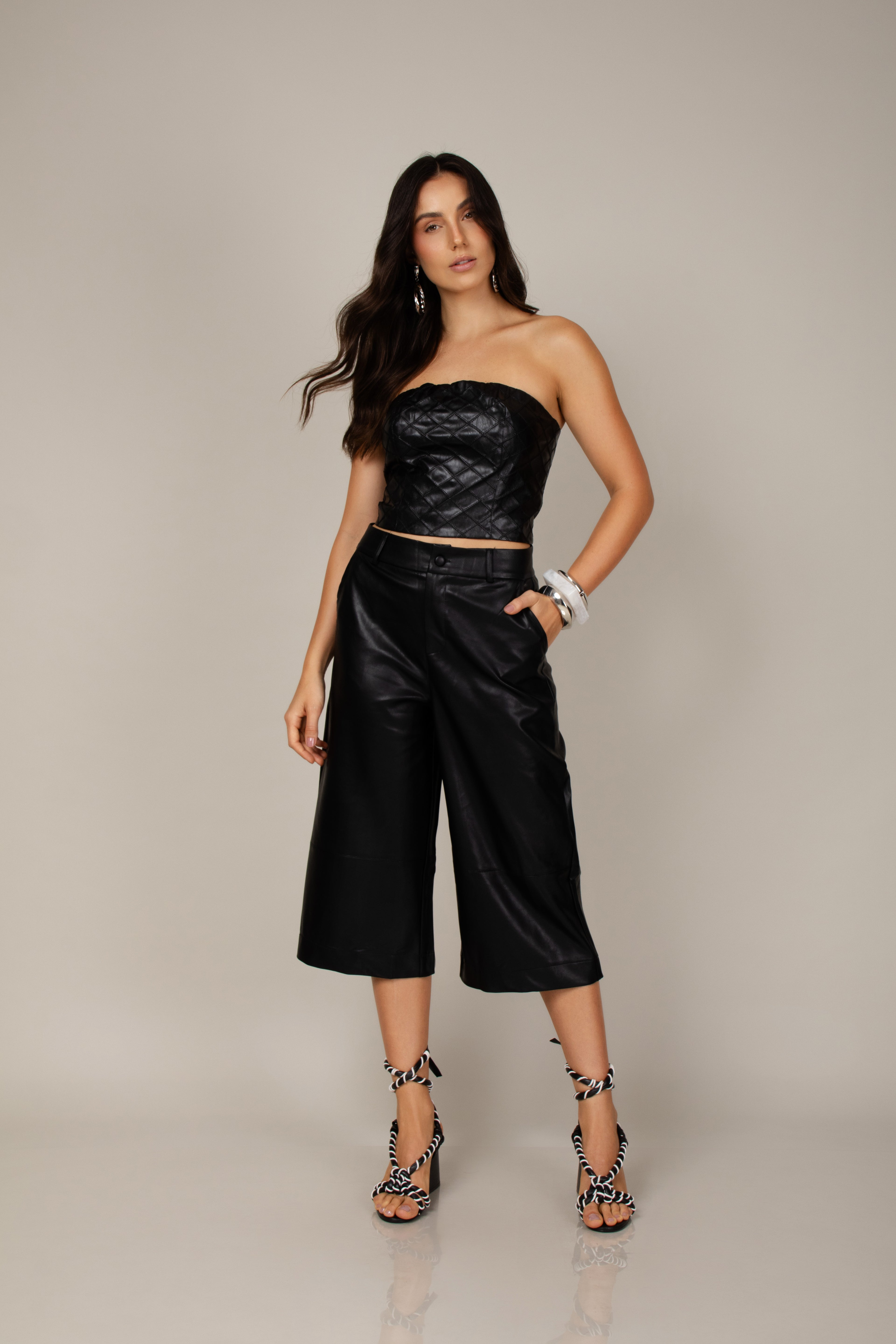 Calça pantacourt couro