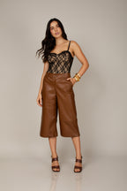 Calça pantacourt couro