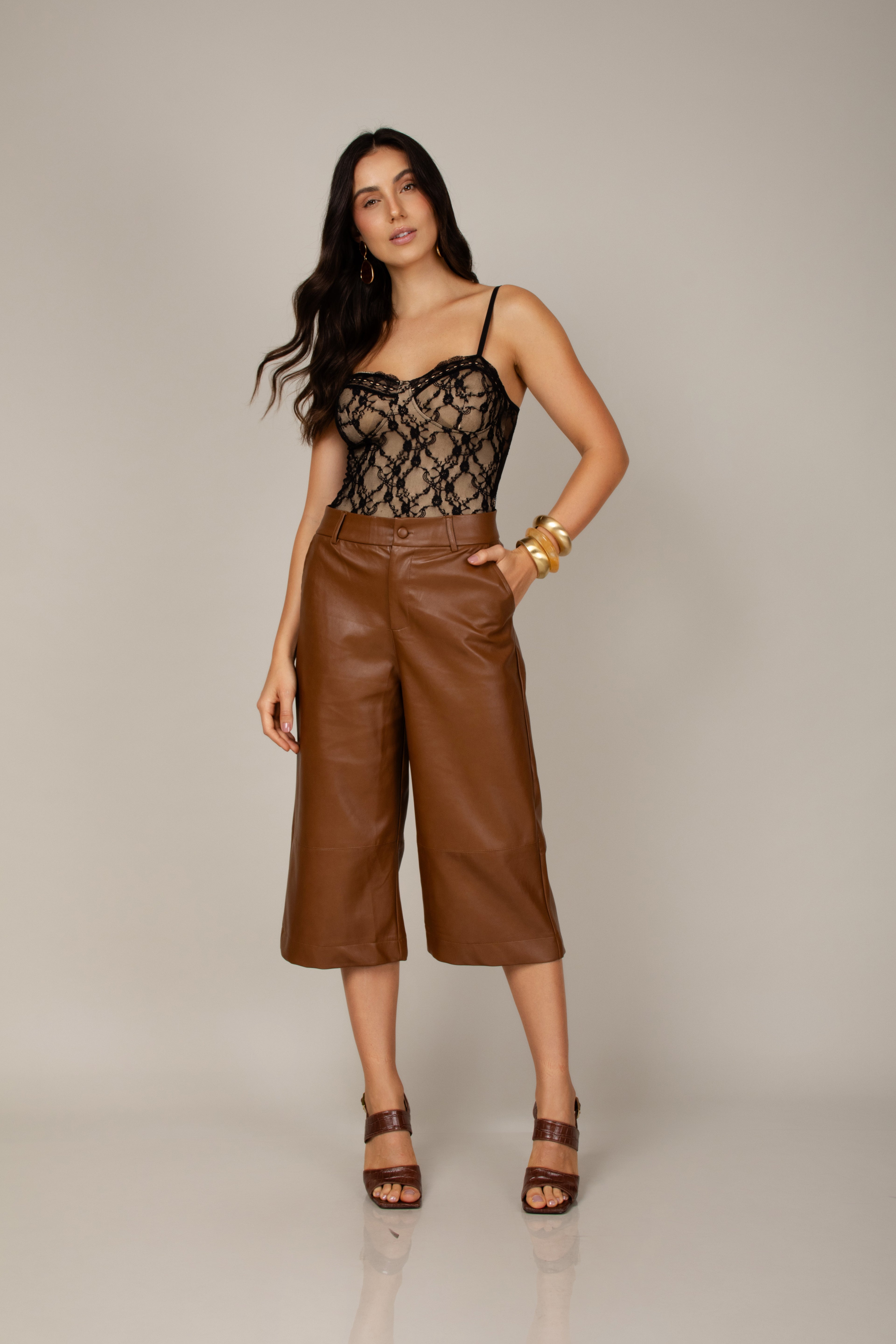 Calça pantacourt couro