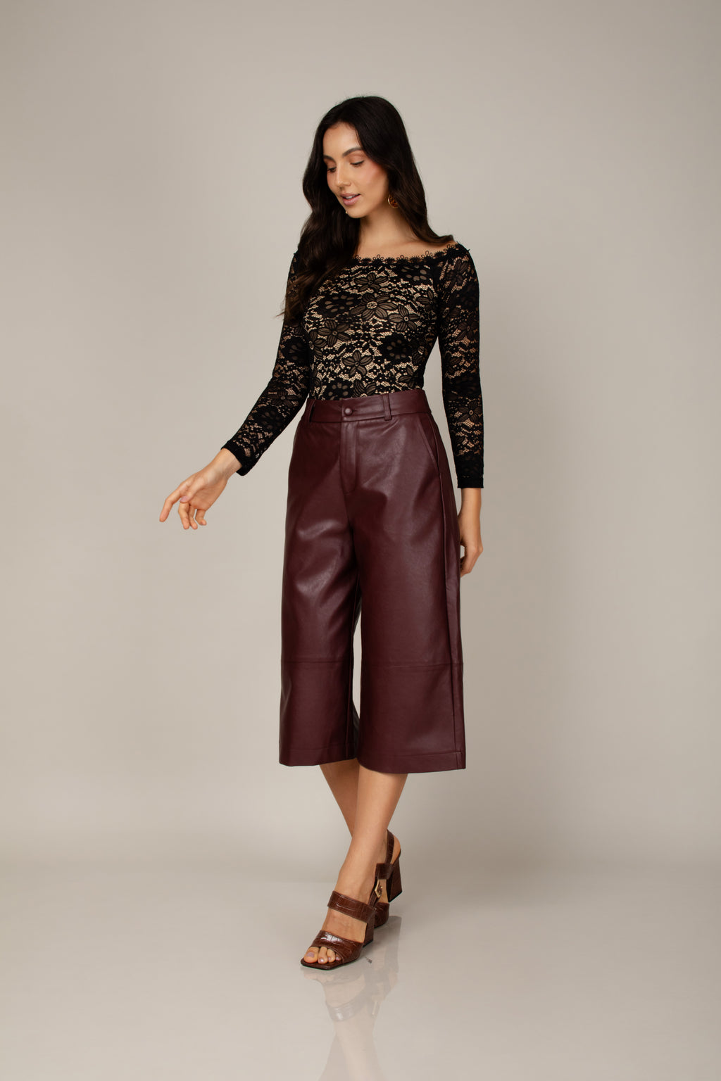 Calça pantacourt couro