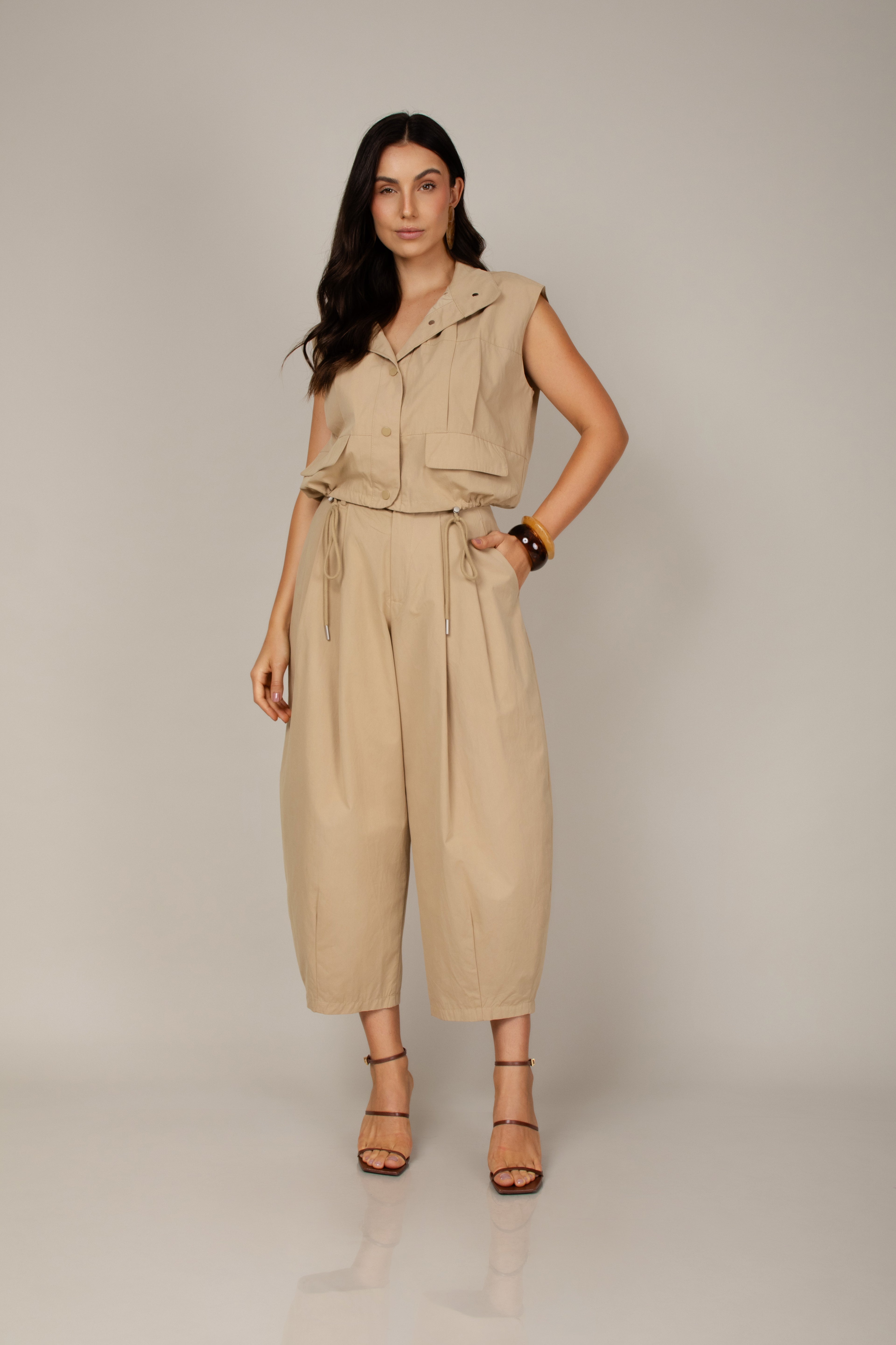 Calça barrel em sarja