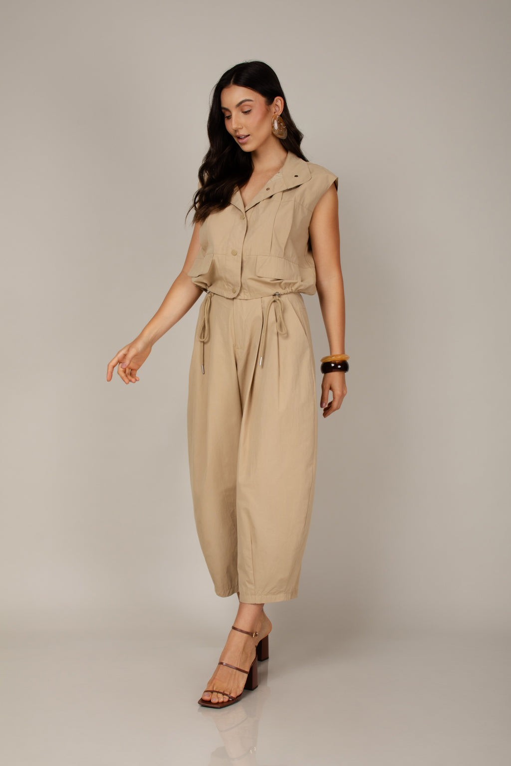 Calça barrel em sarja