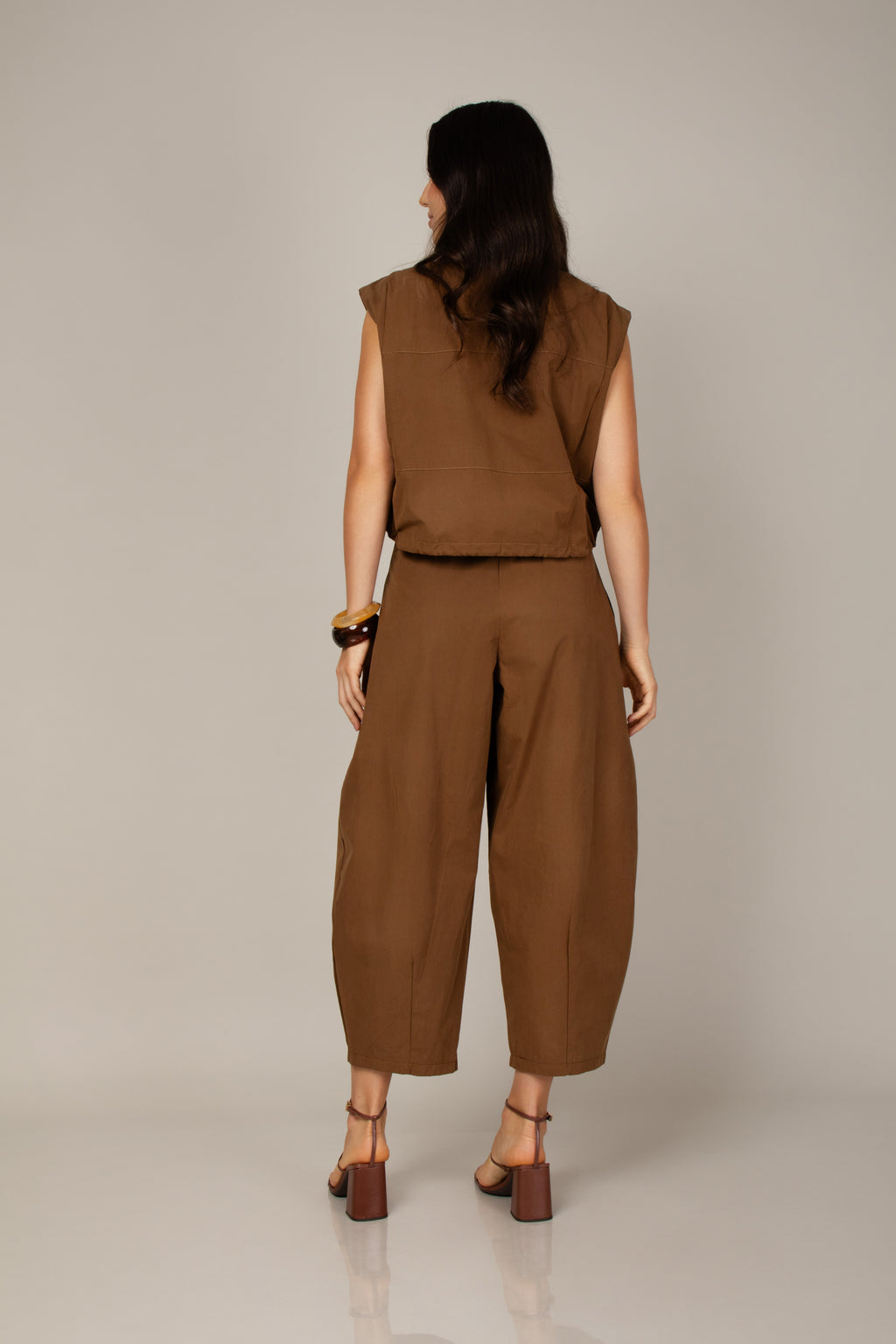 Calça barrel em sarja