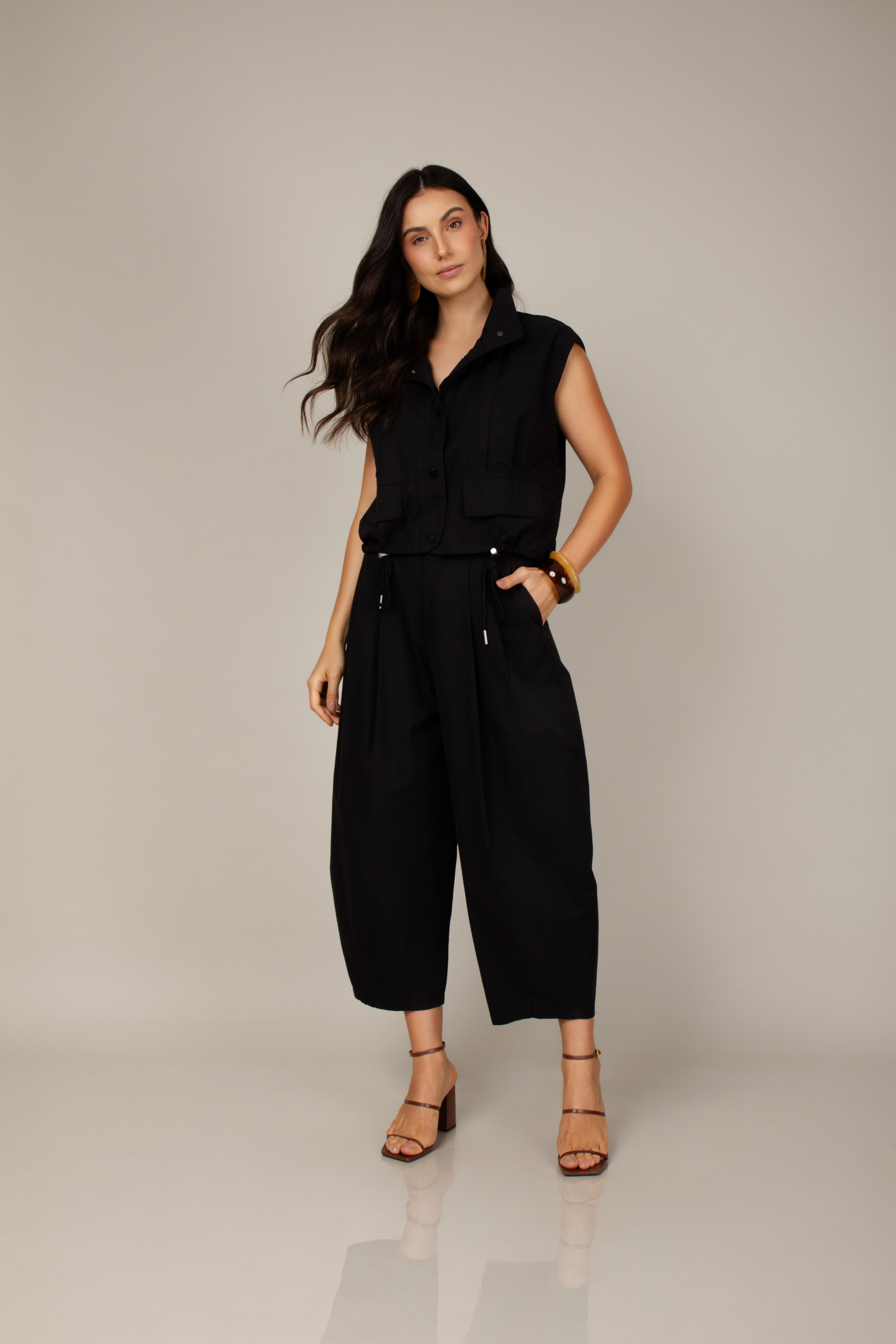 Calça barrel em sarja