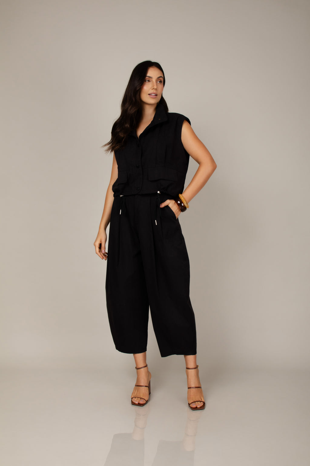 Calça barrel em sarja