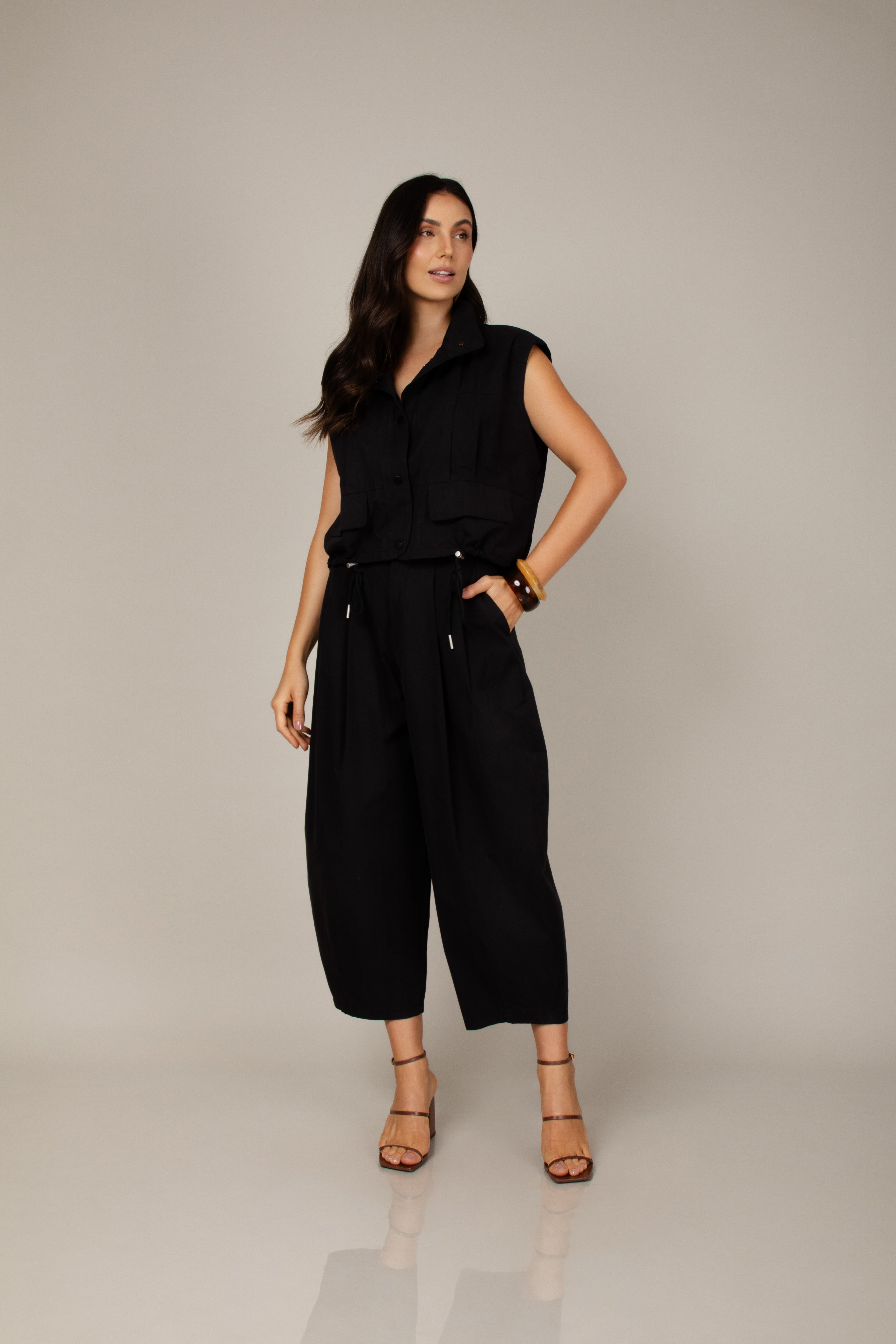 Calça barrel em sarja