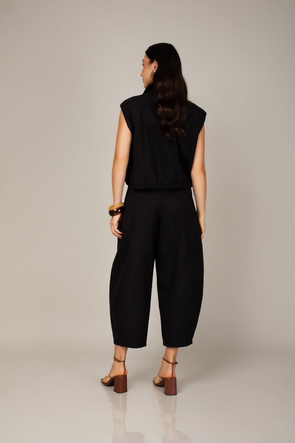 Calça barrel em sarja