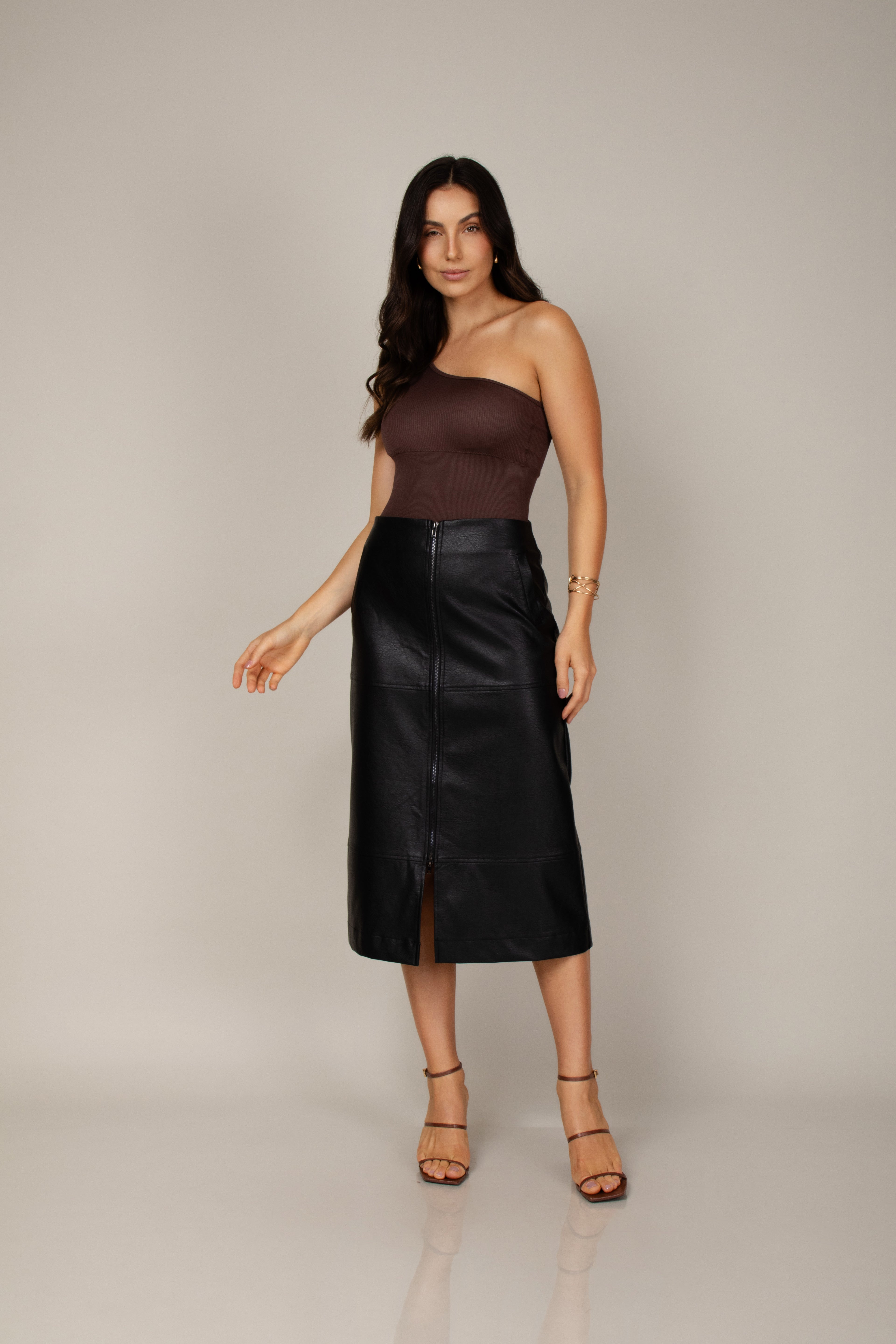 Saia midi em couro