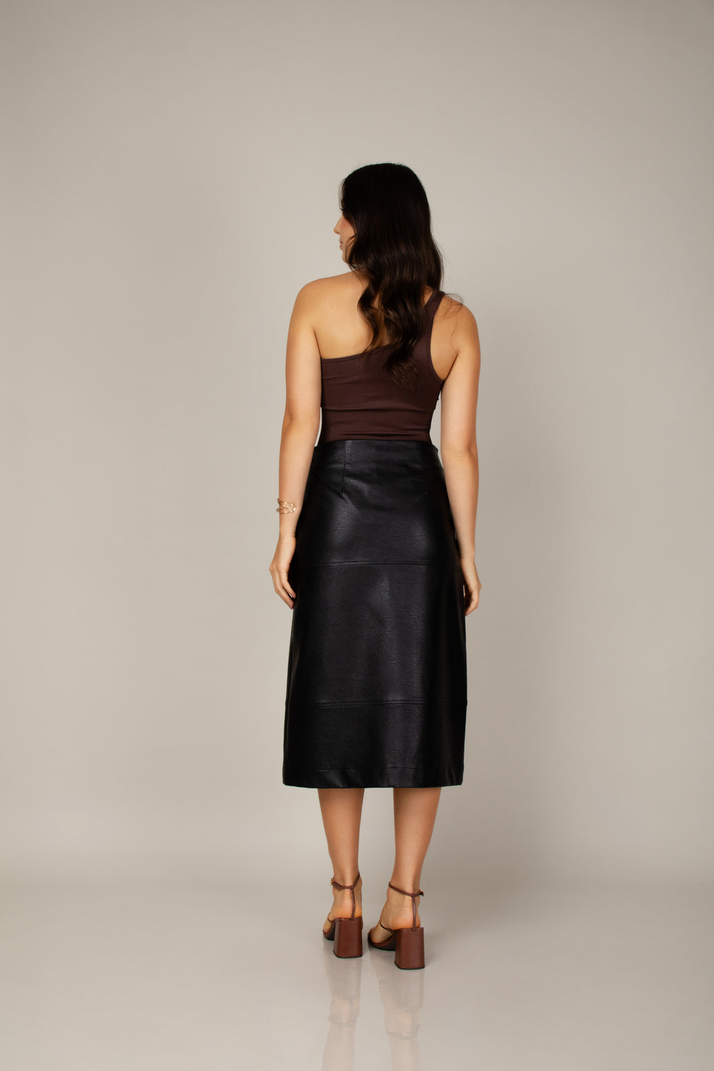 Saia midi em couro