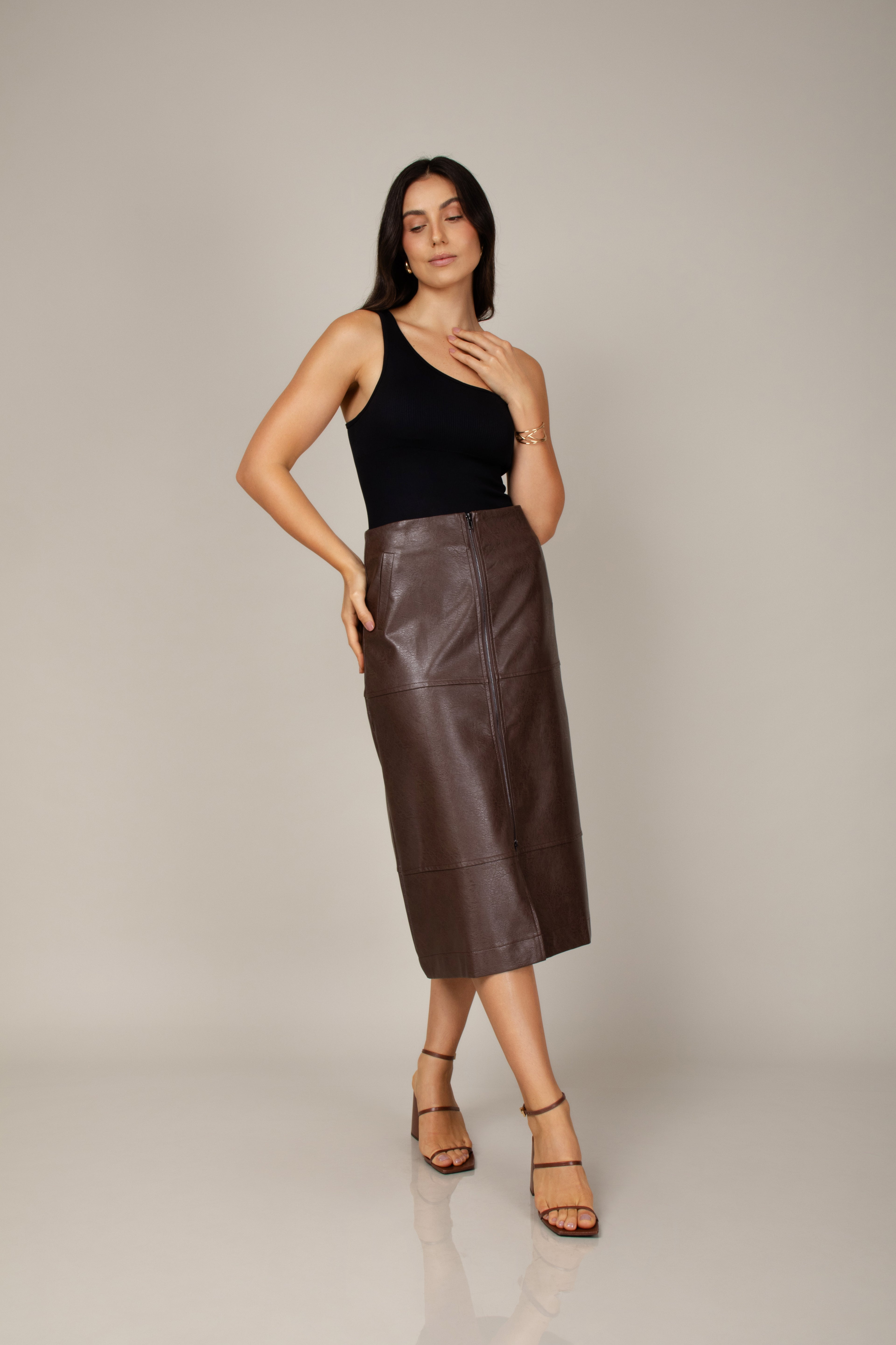 Saia midi em couro