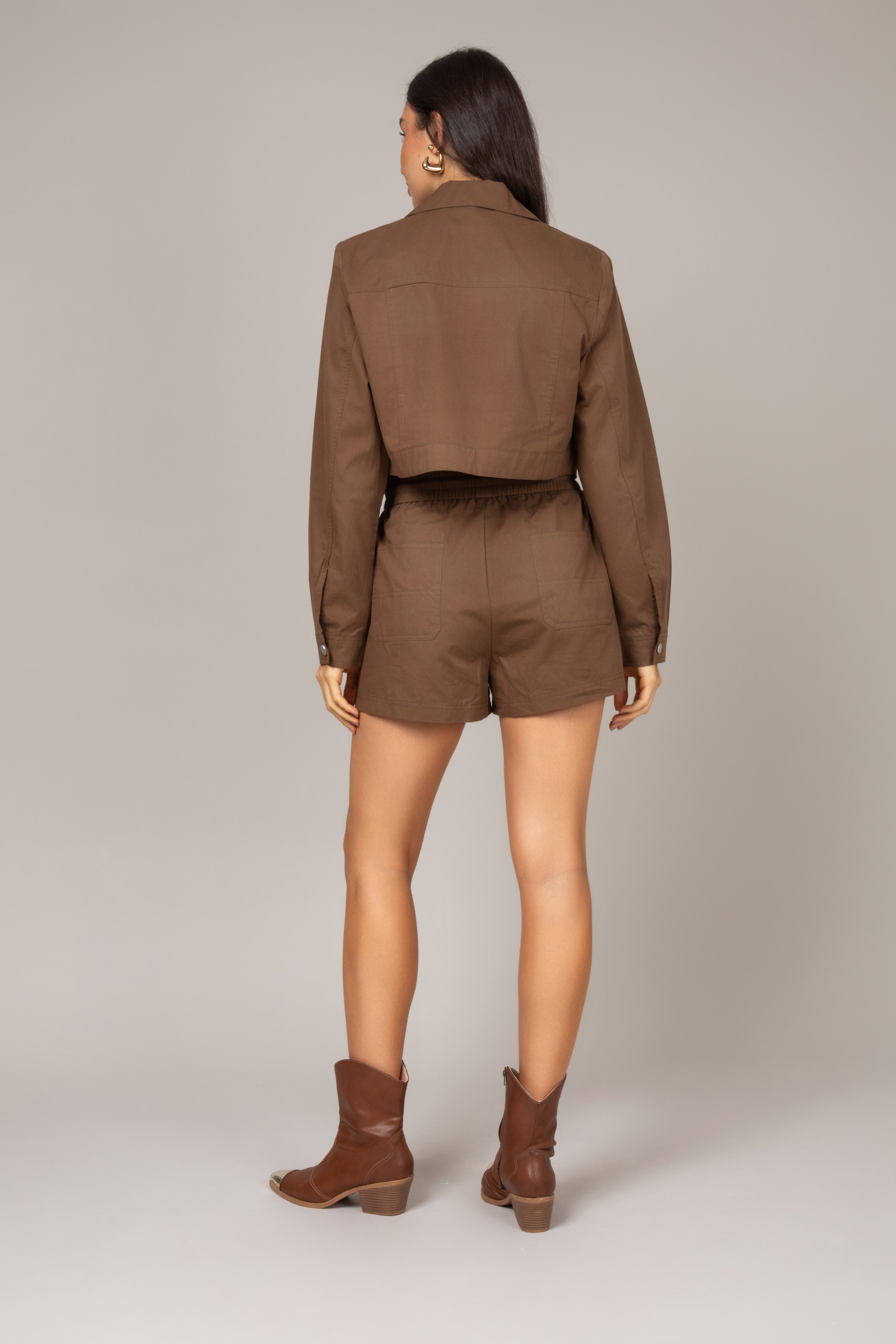 Conjunto de shorts e jaqueta