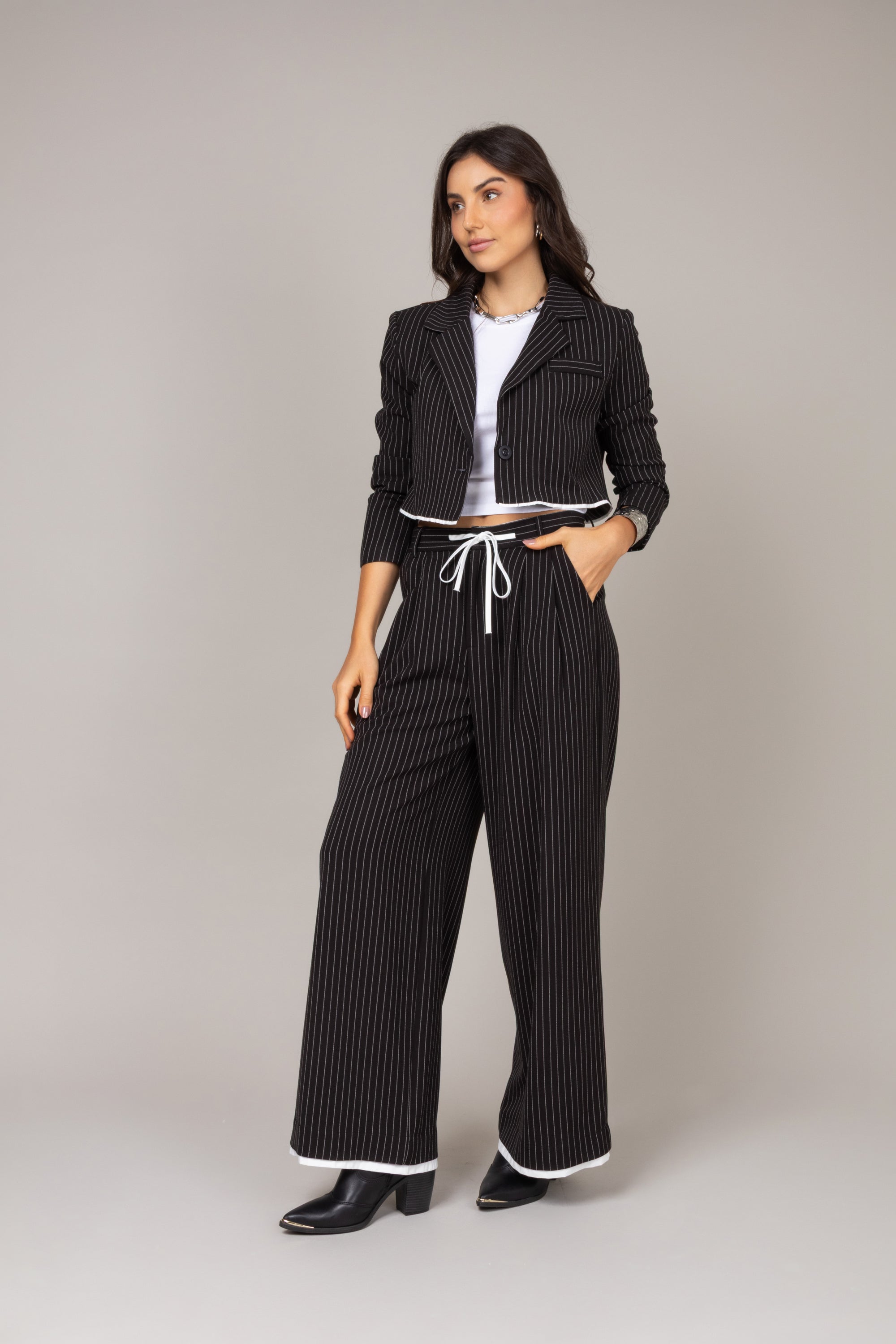 Calça pantalona de alfaiataria