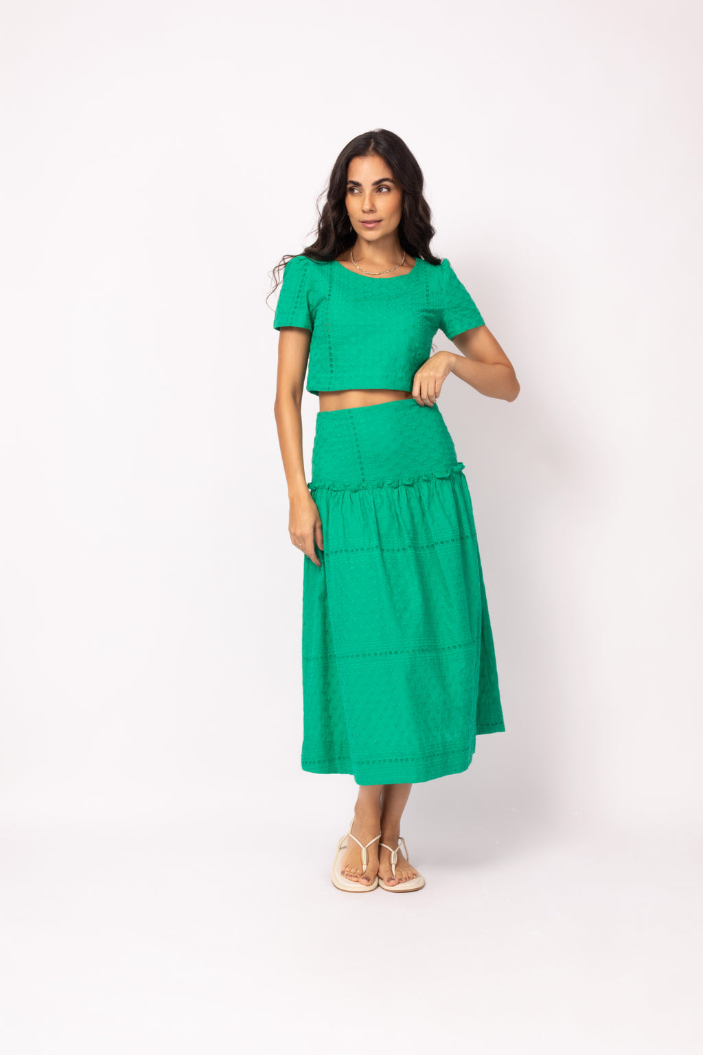 Conjunto de cropped e saia midi