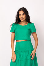 Conjunto de cropped e saia midi