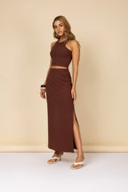 Conjunto canelado com cropped e saia longa com fenda