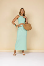Conjunto canelado com cropped e saia longa com fenda