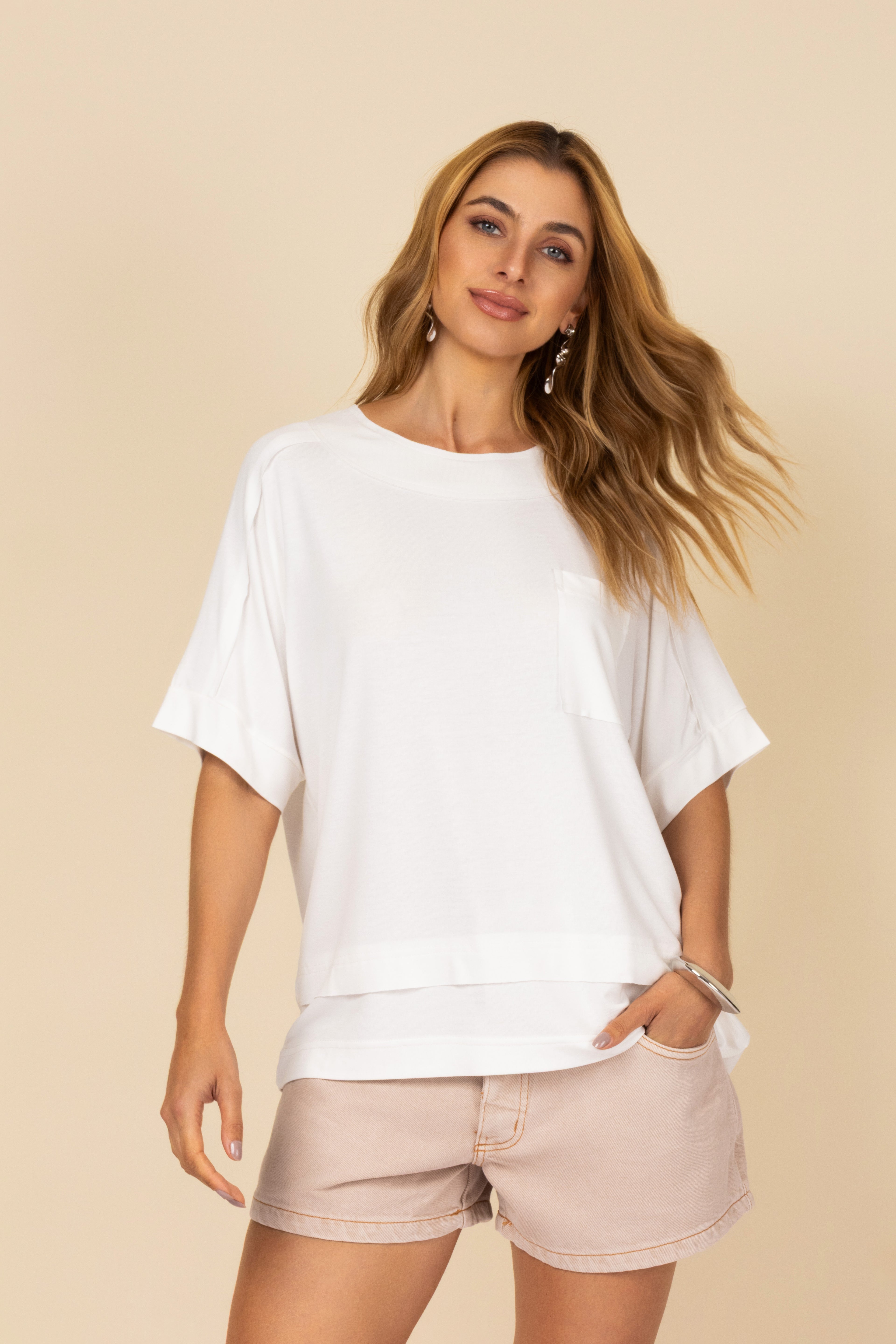 Camiseta básica com detalhe de bolso