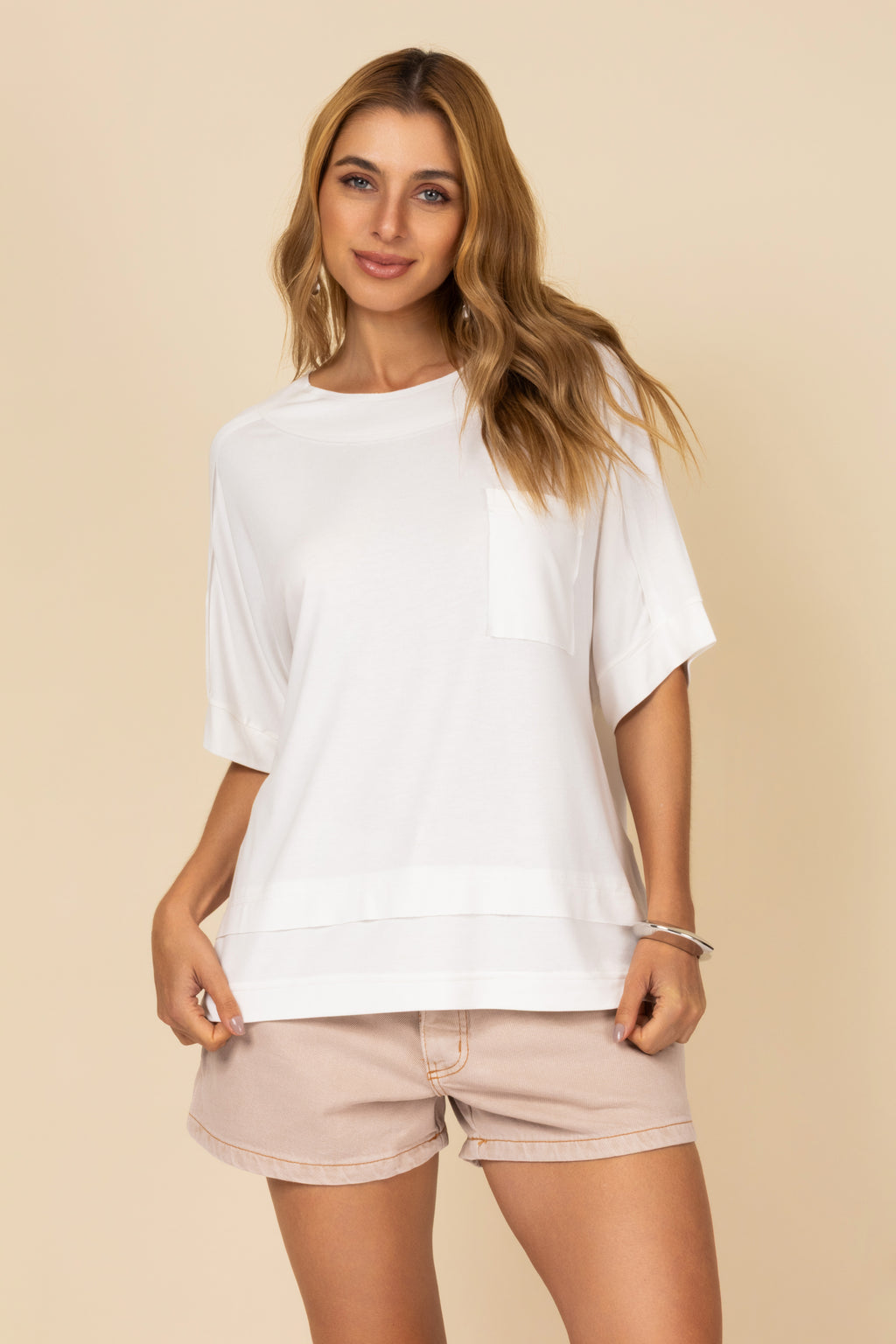 Camiseta básica com detalhe de bolso