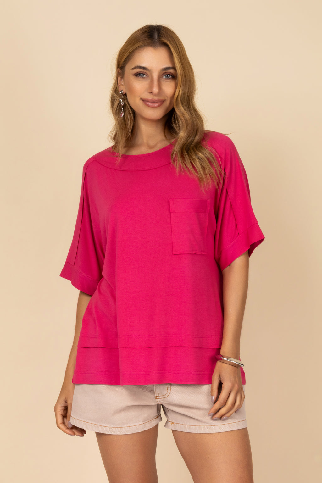 Camiseta básica com detalhe de bolso