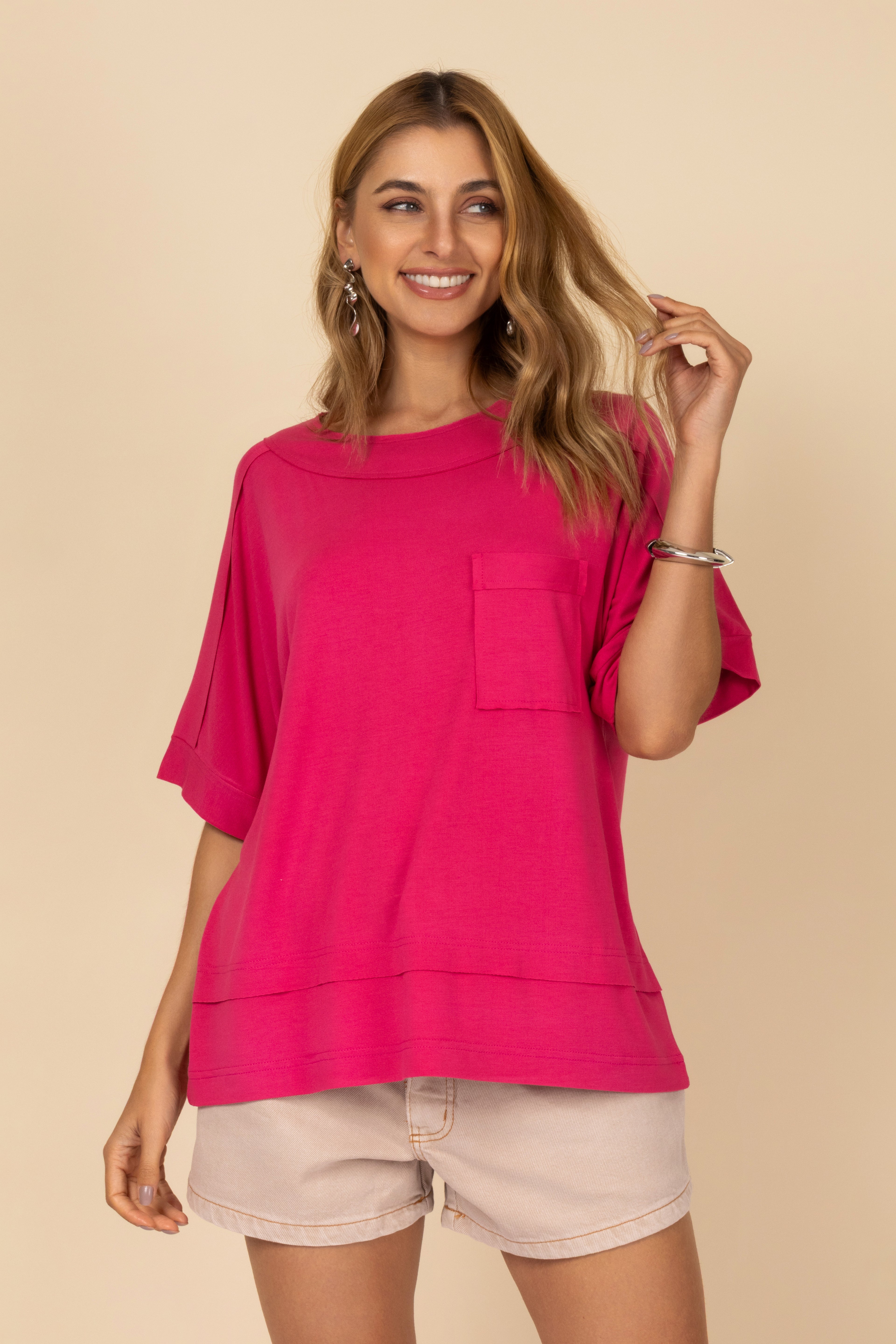 Camiseta básica com detalhe de bolso