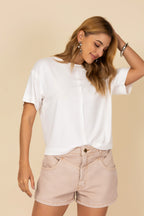 Blusa básica com detalhe de pesponto