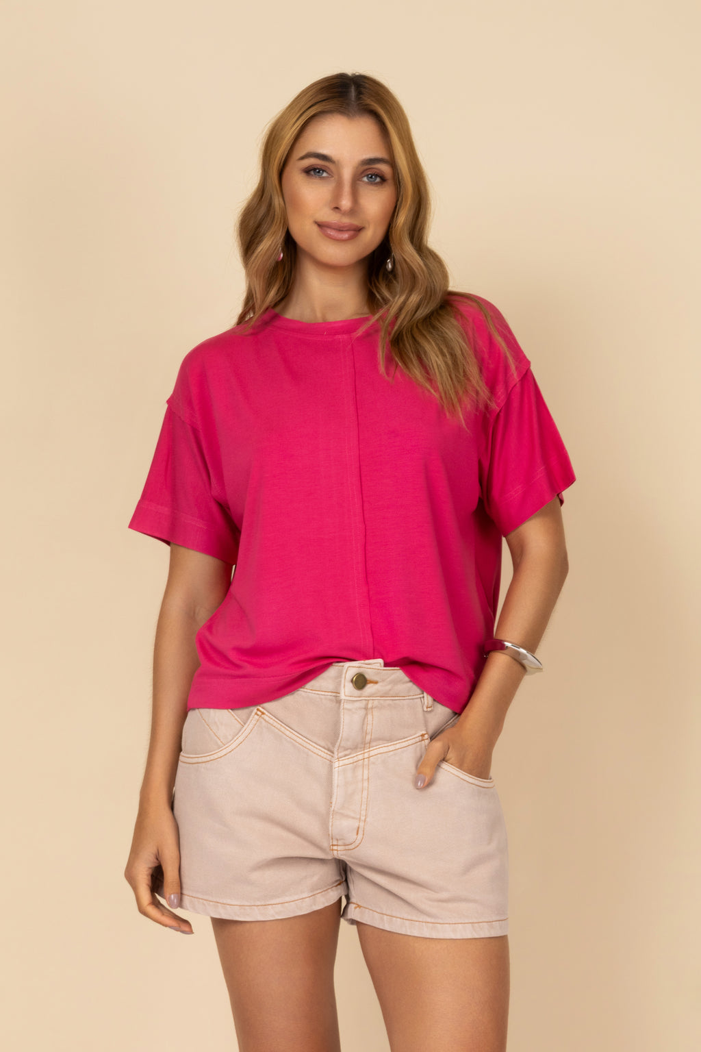 Blusa básica com detalhe de pesponto